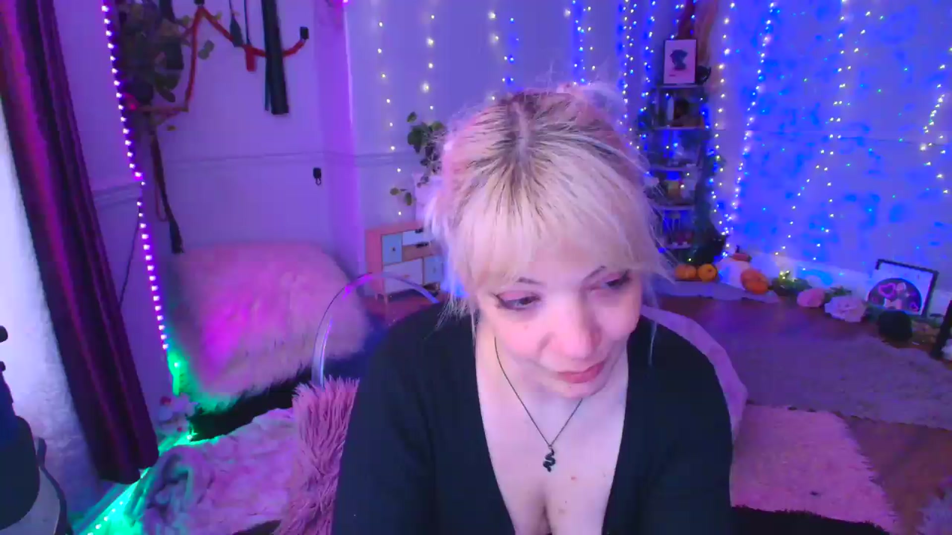 Gallery image thumbnail from LunaWolfie's myfreecams stream on, 04/23/2026, 16:43 image 12 of 20