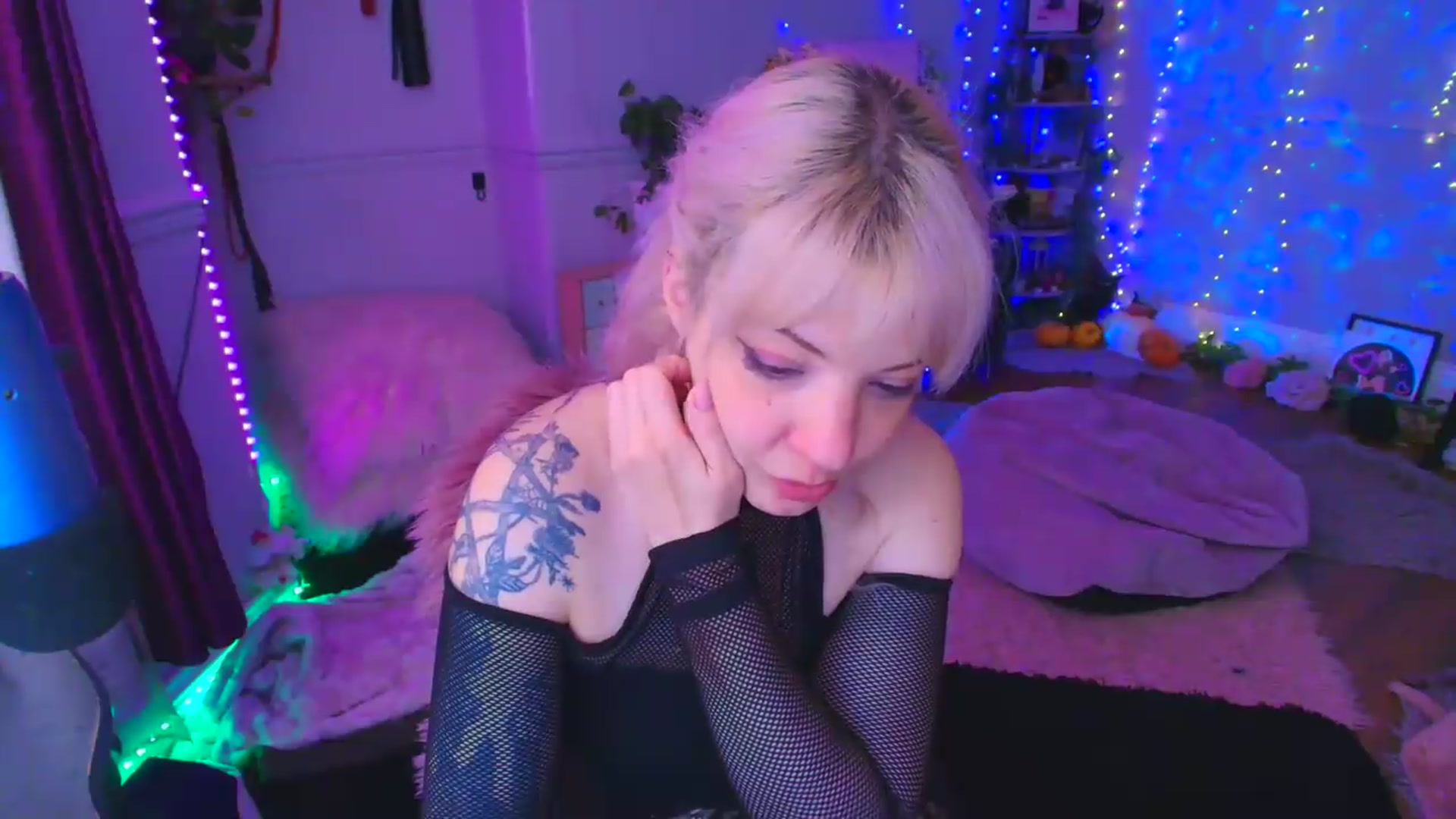 Gallery image thumbnail from LunaWolfie's myfreecams stream on, 04/24/2026, 16:26 image 11 of 20