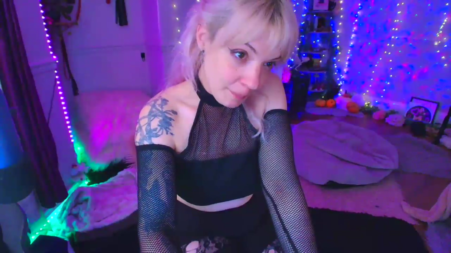 Gallery image thumbnail from LunaWolfie's myfreecams stream on, 04/24/2026, 19:03 image 3 of 20
