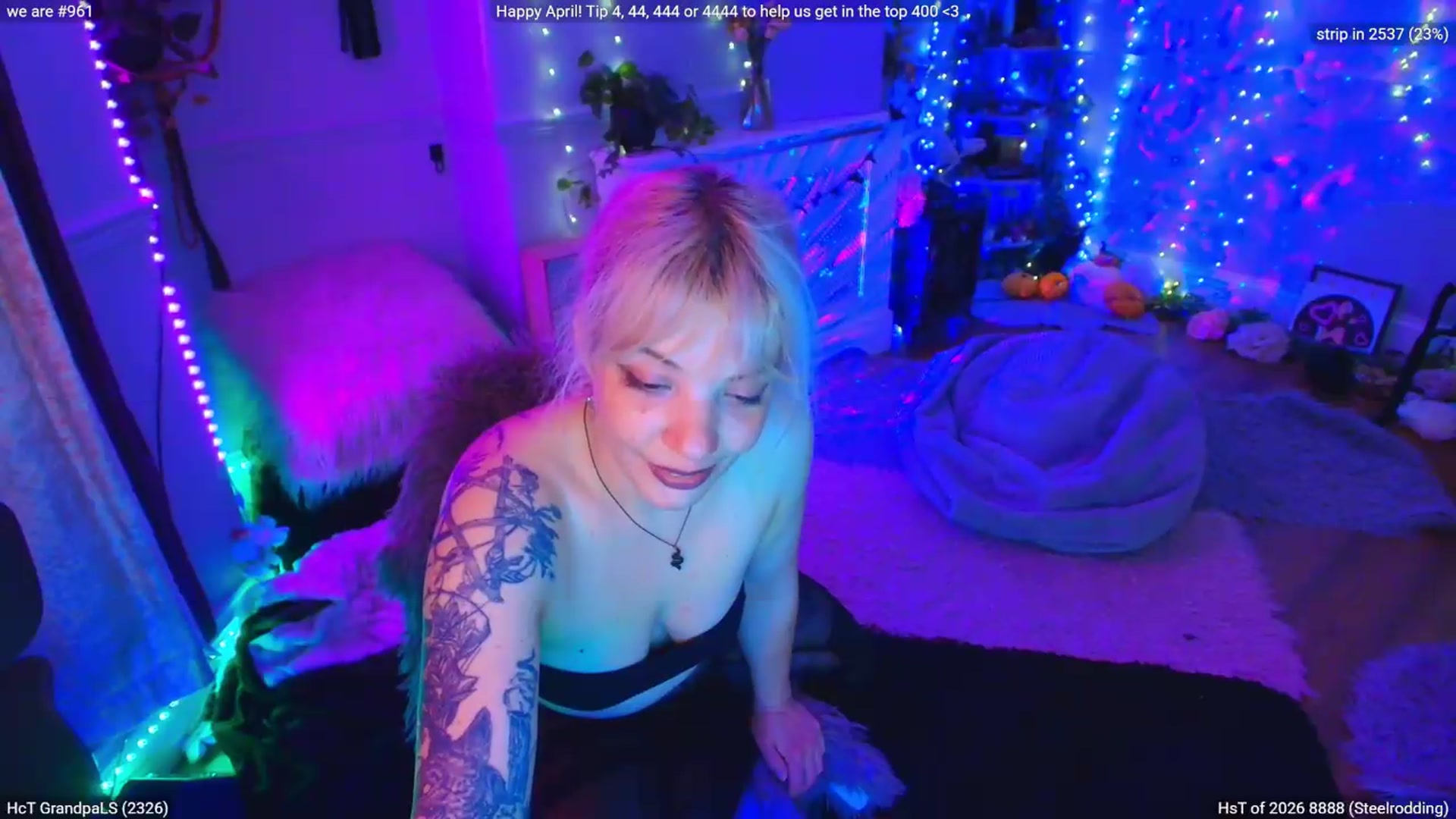 Gallery image thumbnail from LunaWolfie's myfreecams stream on, 04/25/2026, 20:42 image 16 of 20