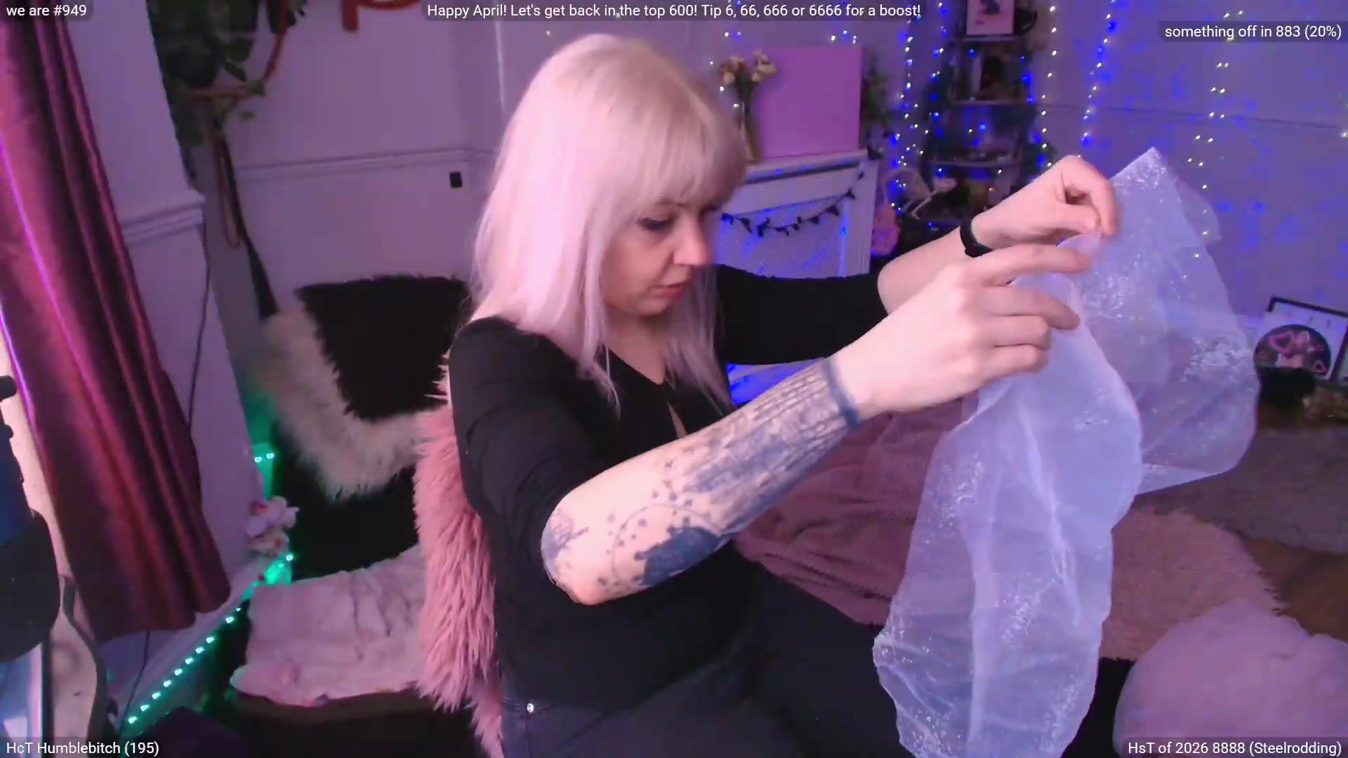 Gallery image thumbnail from LunaWolfie's myfreecams stream on, 04/29/2026, 13:10 image 9 of 20