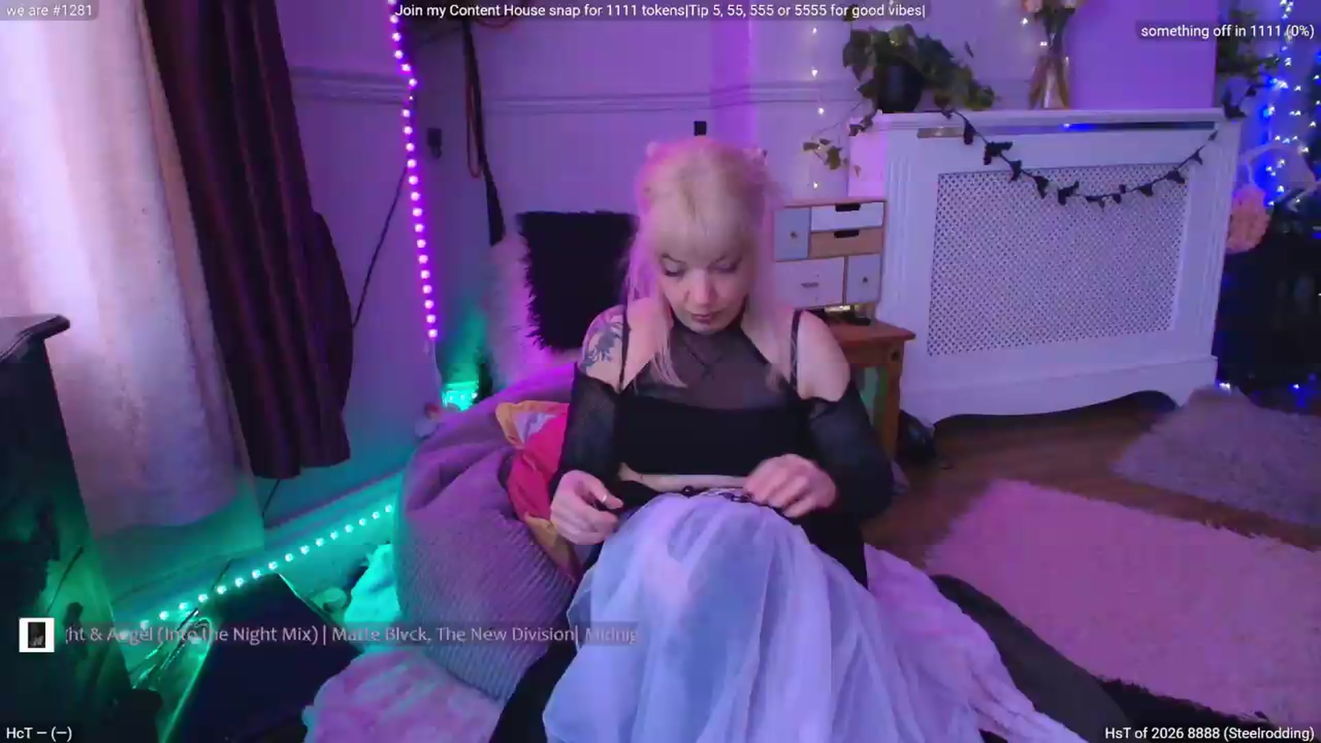 Gallery image thumbnail from LunaWolfie's myfreecams stream on, 05/01/2026, 19:03 image 14 of 20