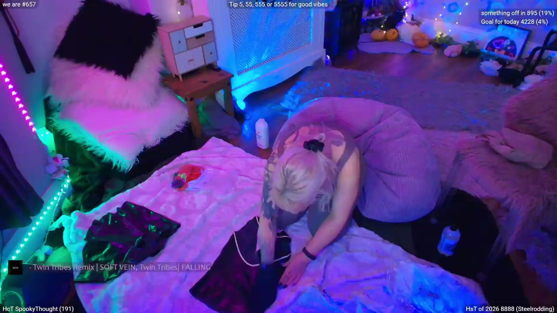Gallery image thumbnail from LunaWolfie's myfreecams stream on, 05/19/2026, 22:48 image 14 of 20