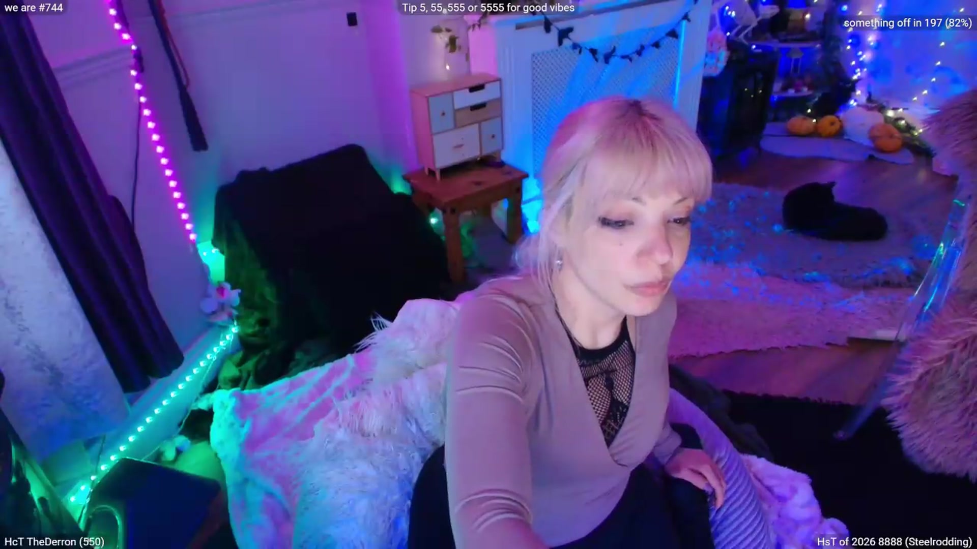 Gallery image thumbnail from LunaWolfie's myfreecams stream on, 05/21/2026, 23:19 image 16 of 20