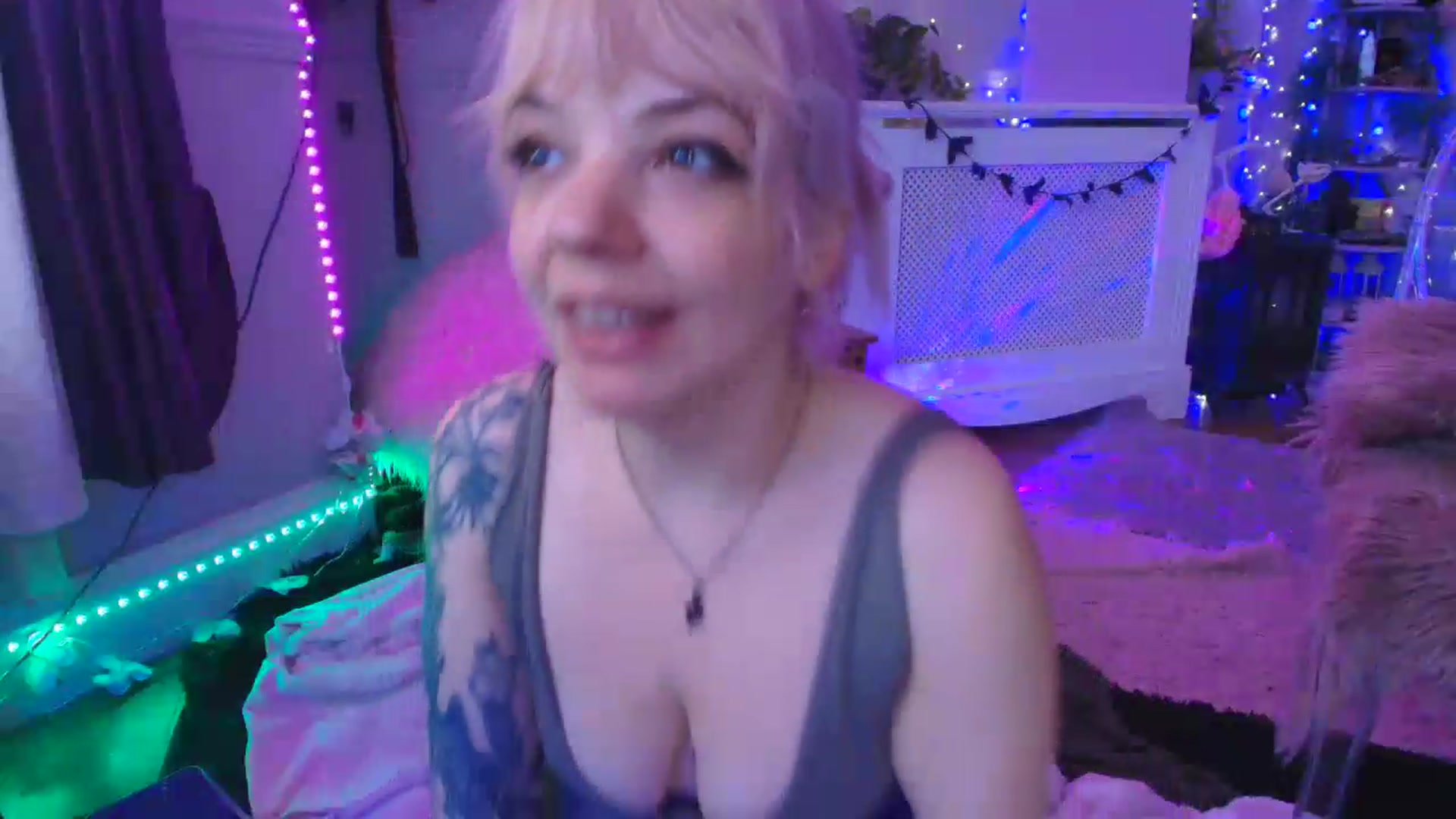 Gallery image thumbnail from LunaWolfie's myfreecams stream on, 05/23/2026, 19:38 image 10 of 20