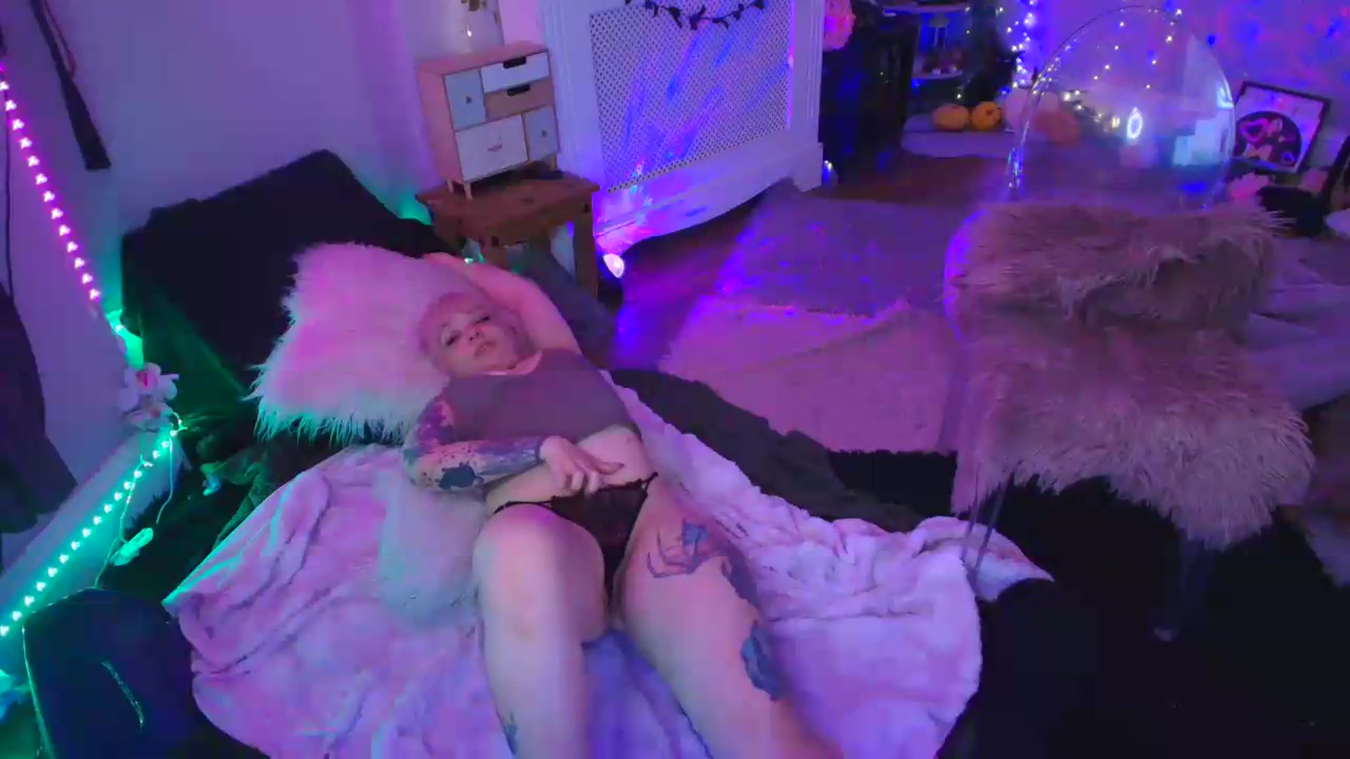 Gallery image thumbnail from LunaWolfie's myfreecams stream on, 05/23/2026, 19:38 image 20 of 20