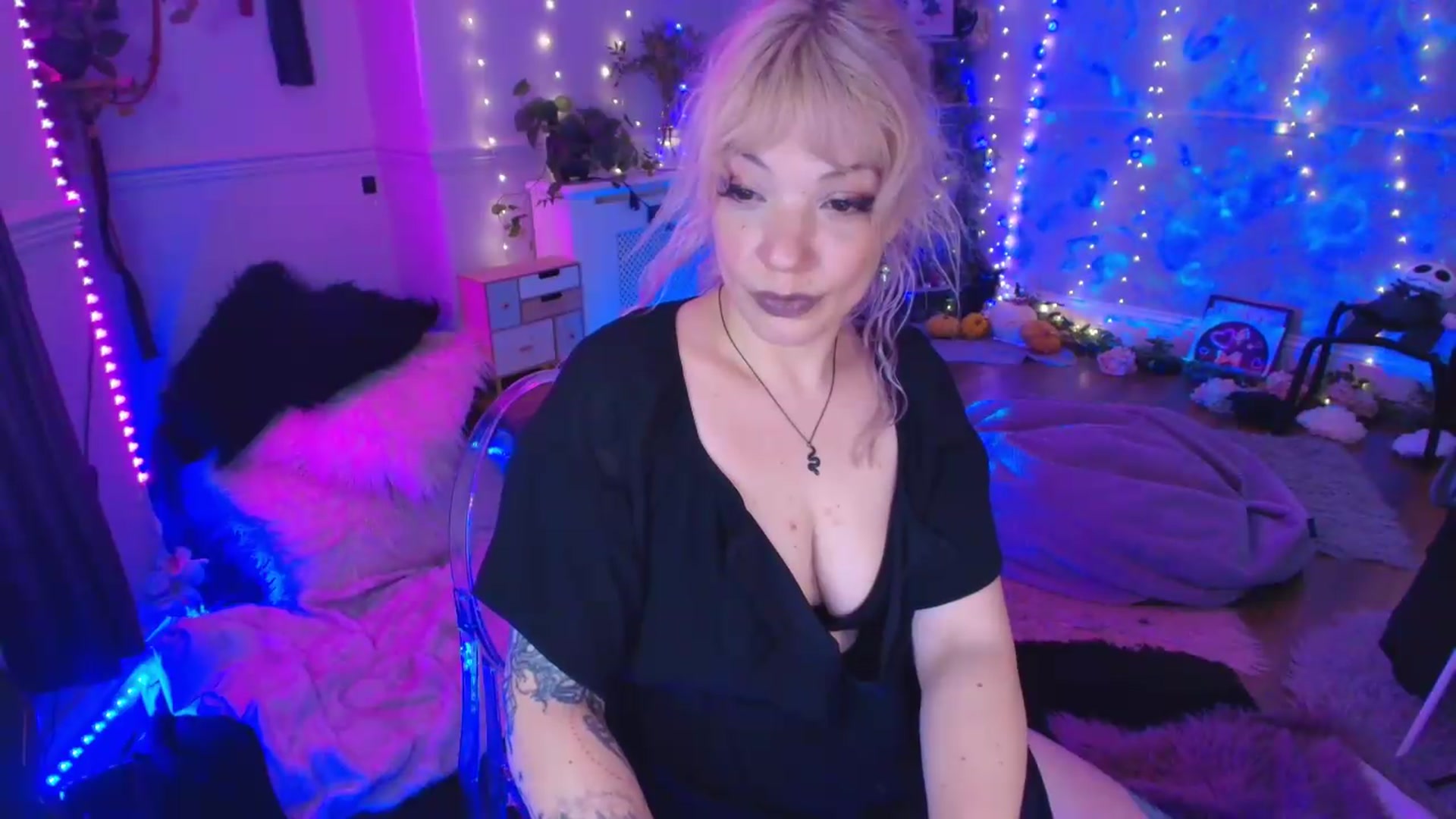 Gallery image thumbnail from LunaWolfie's myfreecams stream on, 05/26/2026, 20:48 image 5 of 20
