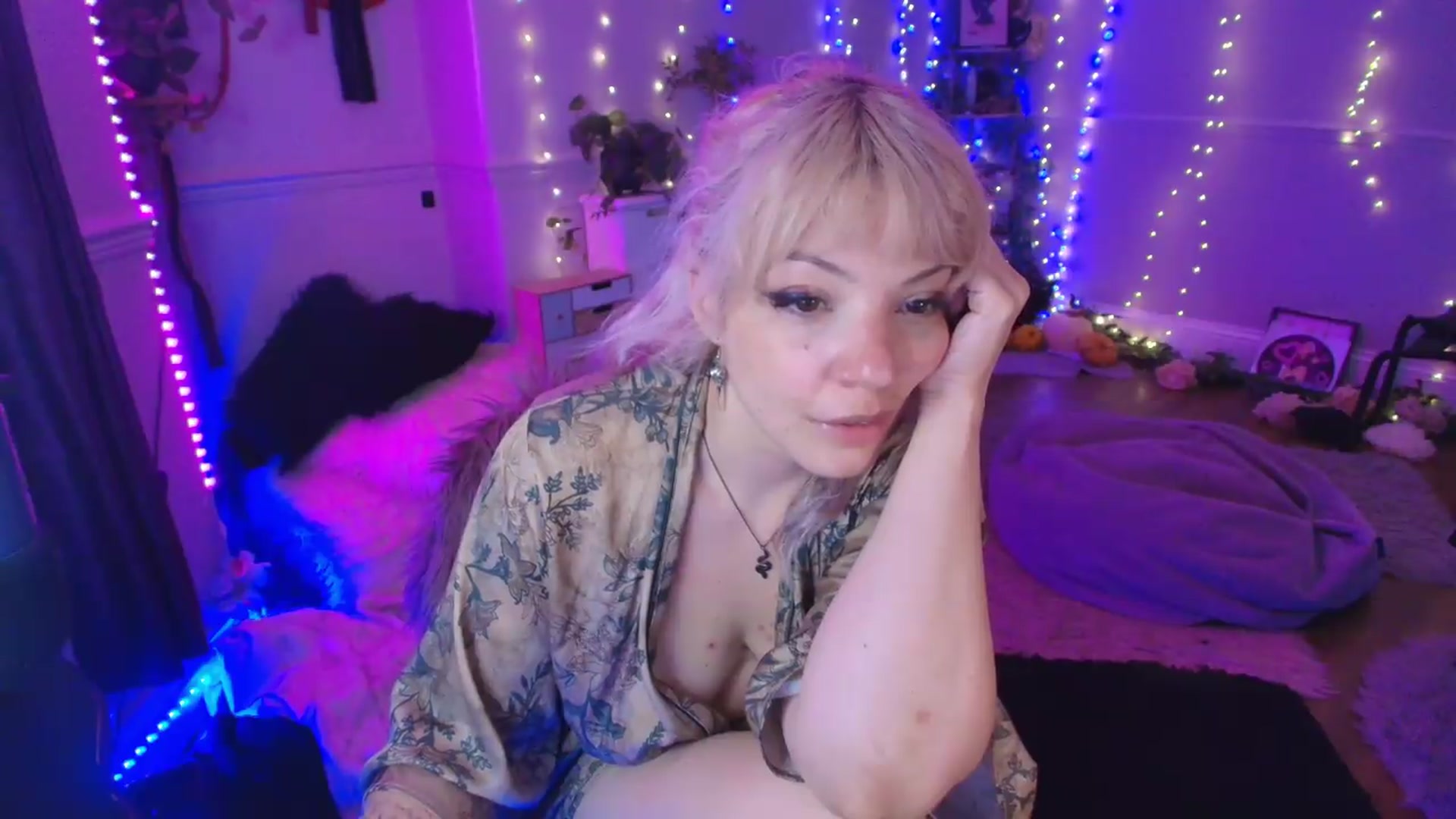 Gallery image thumbnail from LunaWolfie's myfreecams stream on, 05/26/2026, 22:59 image 20 of 20