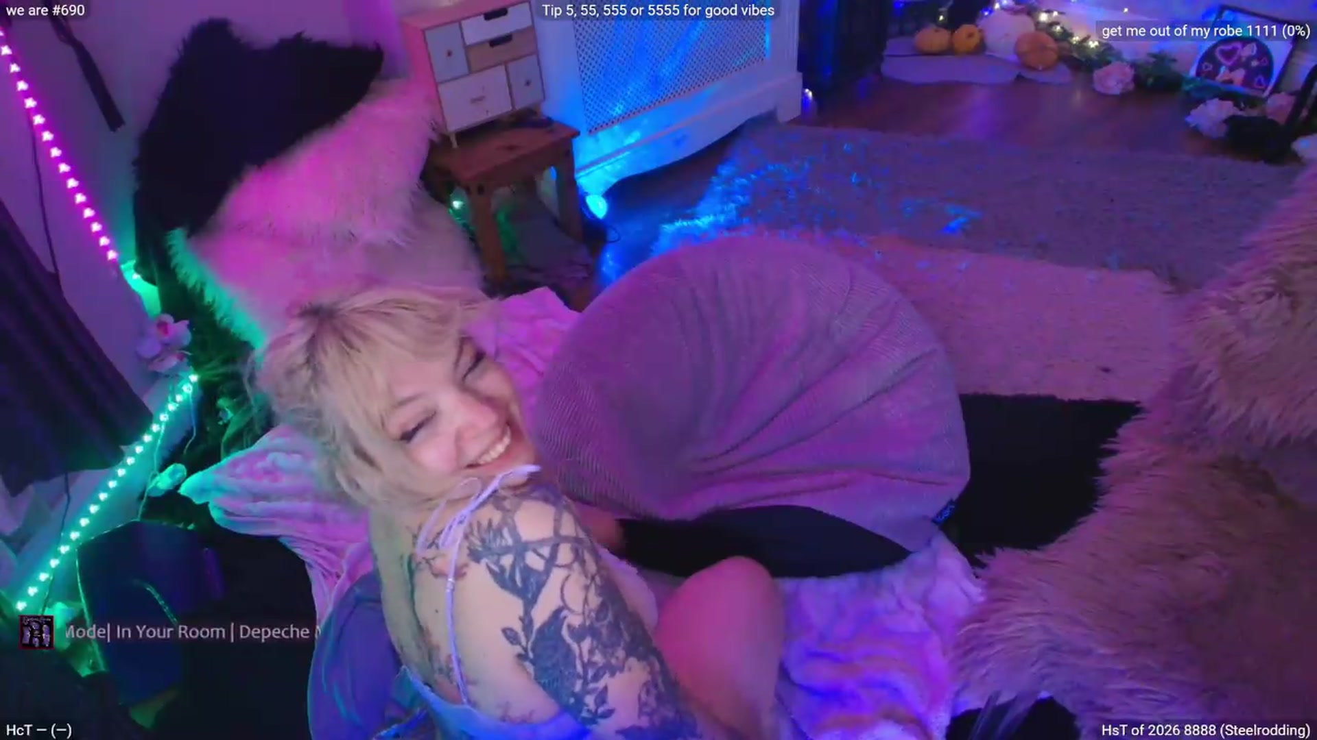 Gallery image thumbnail from LunaWolfie's myfreecams stream on, 05/28/2026, 23:48 image 6 of 20
