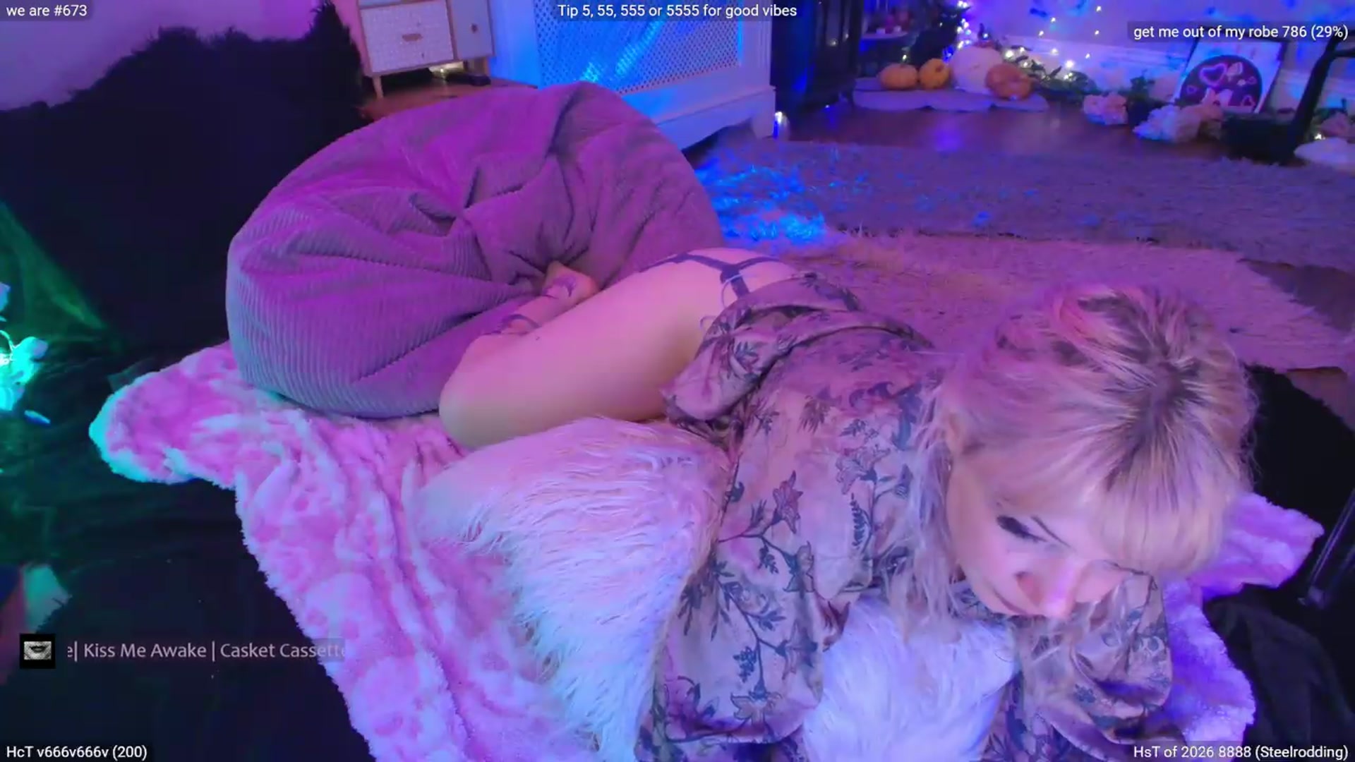 Gallery image thumbnail from LunaWolfie's myfreecams stream on, 05/30/2026, 19:19 image 15 of 20