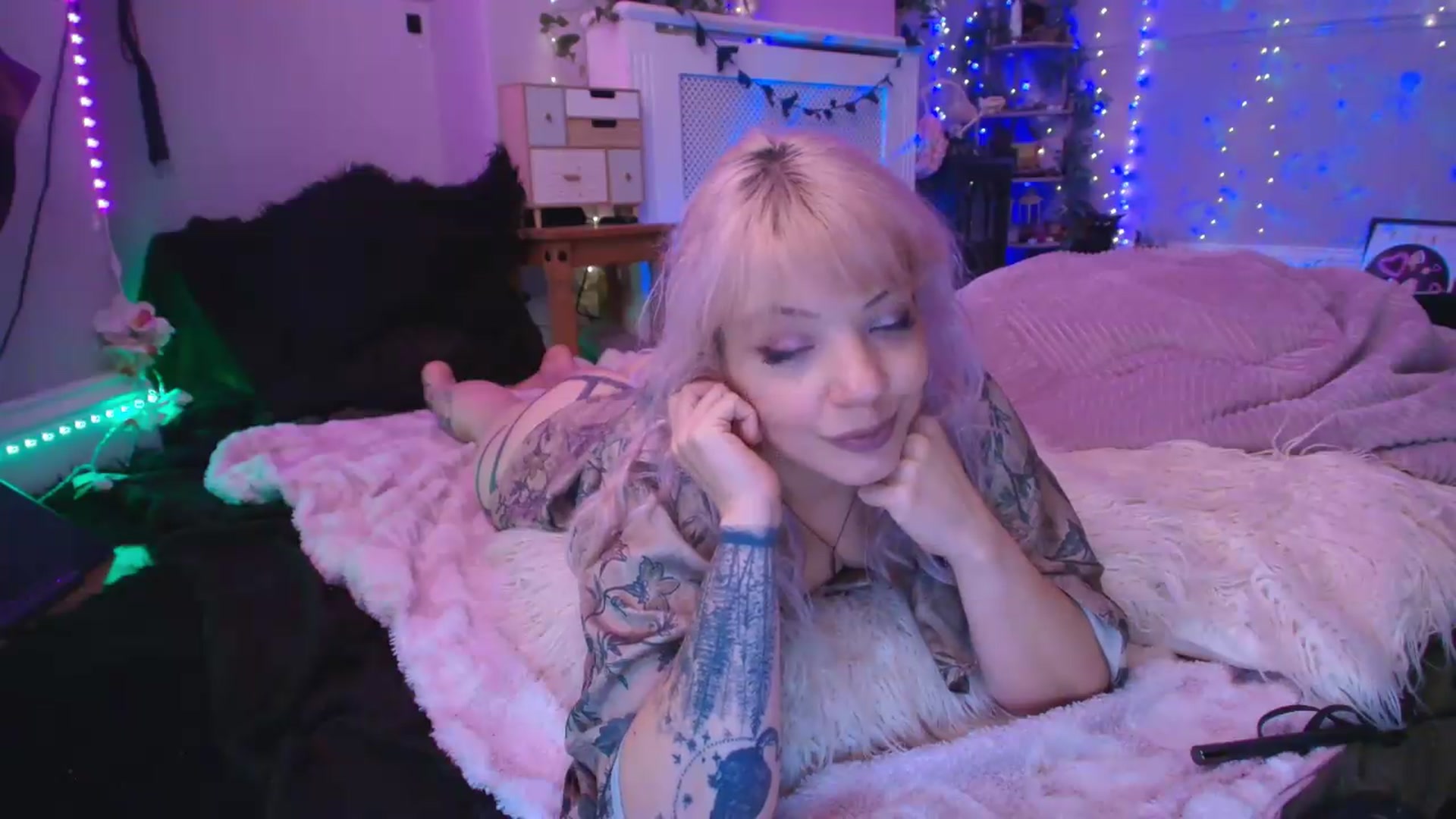 Gallery image thumbnail from LunaWolfie's myfreecams stream on, 05/30/2026, 19:19 image 4 of 20
