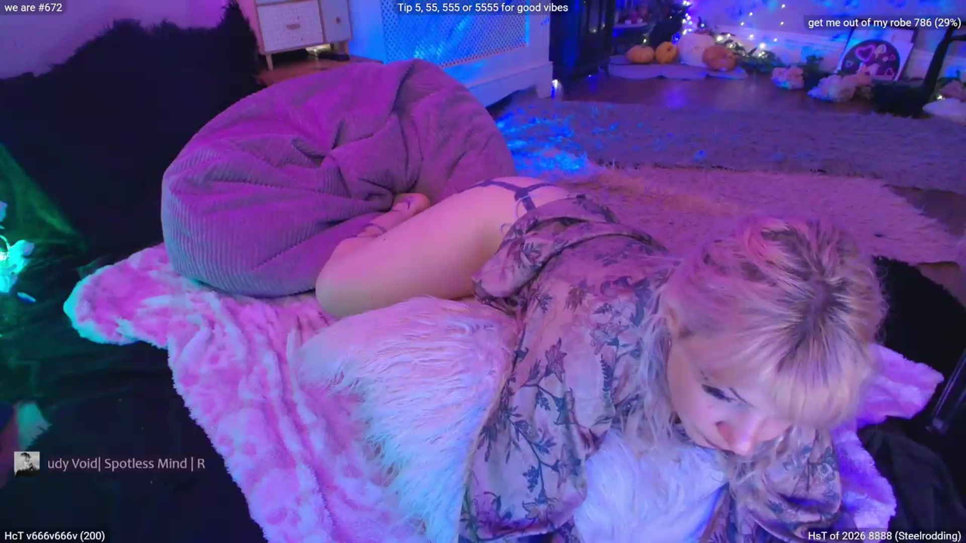 Gallery image thumbnail from LunaWolfie's myfreecams stream on, 05/30/2026, 19:19 image 16 of 20