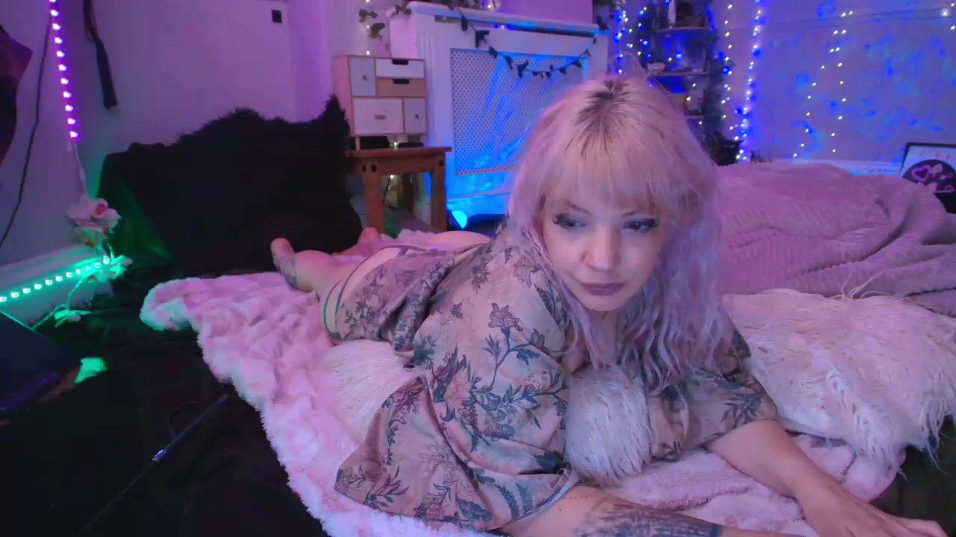 Gallery image thumbnail from LunaWolfie's myfreecams stream on, 05/30/2026, 19:19 image 5 of 20