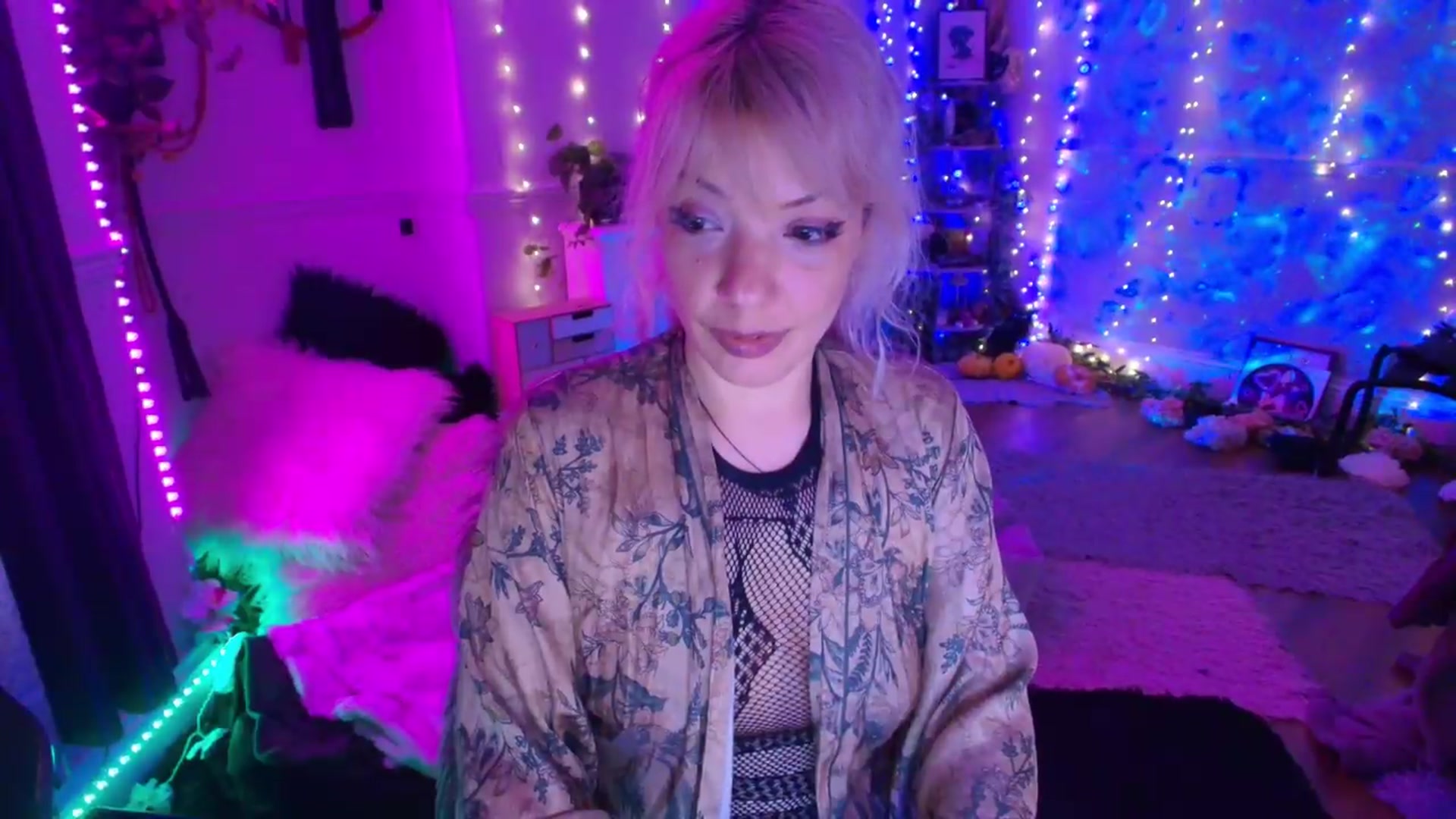 Gallery image thumbnail from LunaWolfie's myfreecams stream on, 06/04/2026, 23:23 image 20 of 20