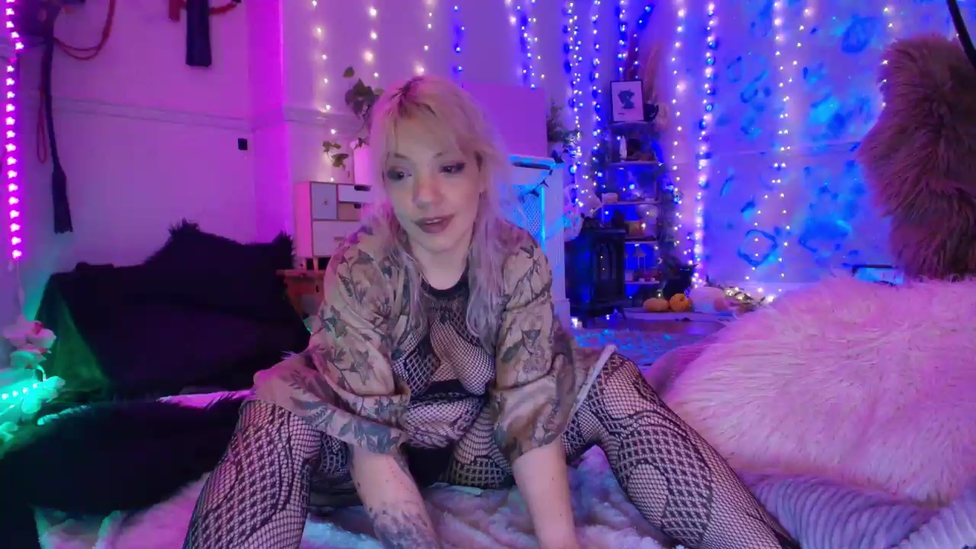 Gallery image thumbnail from LunaWolfie's myfreecams stream on, 06/04/2026, 23:23 image 6 of 20
