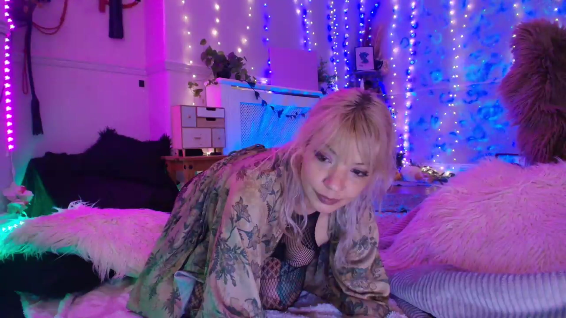 Gallery image thumbnail from LunaWolfie's myfreecams stream on, 06/04/2026, 23:23 image 16 of 20