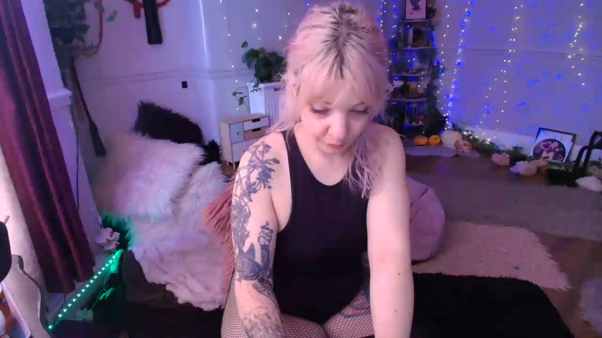 Gallery image thumbnail from LunaWolfie's myfreecams stream on, 06/05/2026, 12:51 image 15 of 20