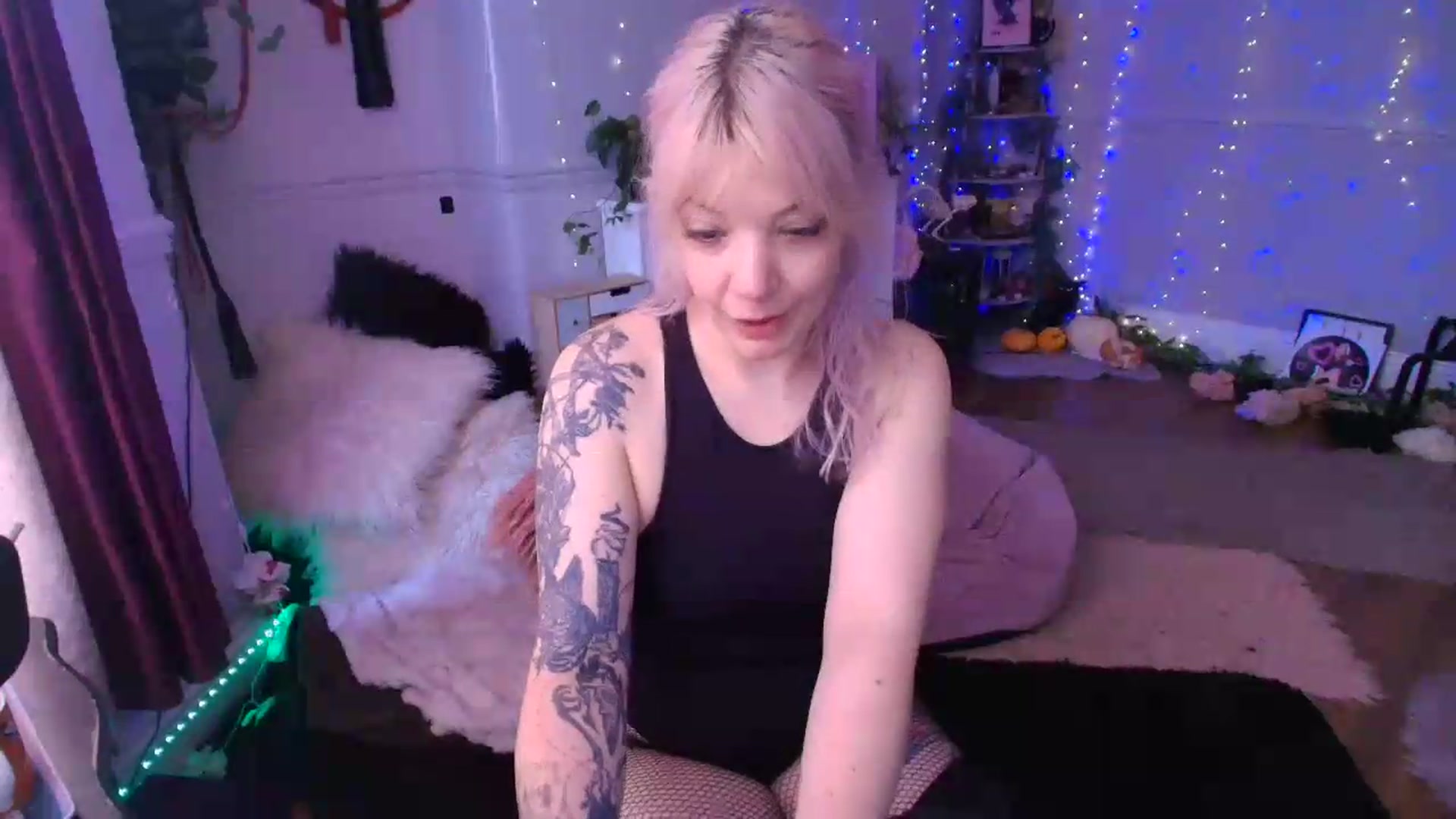 Gallery image thumbnail from LunaWolfie's myfreecams stream on, 06/05/2026, 12:51 image 17 of 20