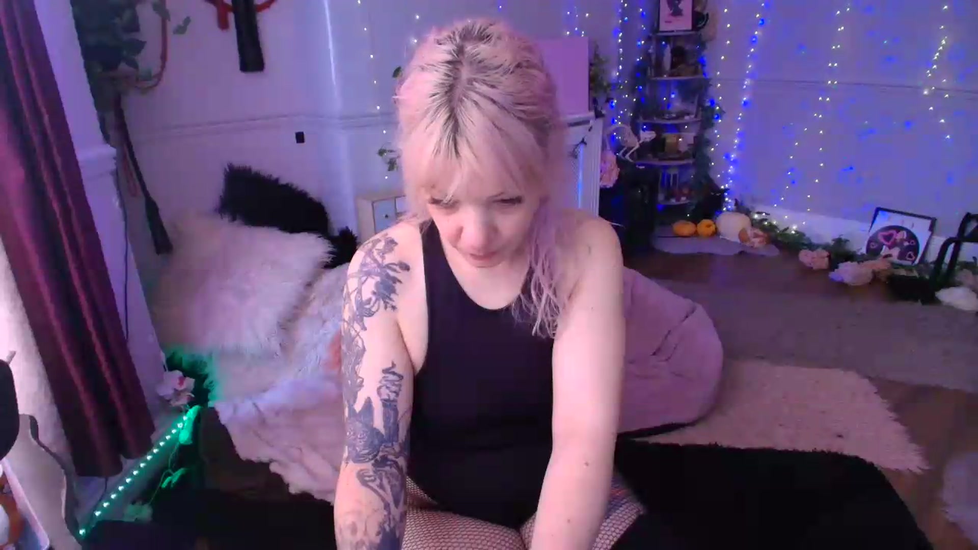 Gallery image thumbnail from LunaWolfie's myfreecams stream on, 06/05/2026, 12:51 image 16 of 20