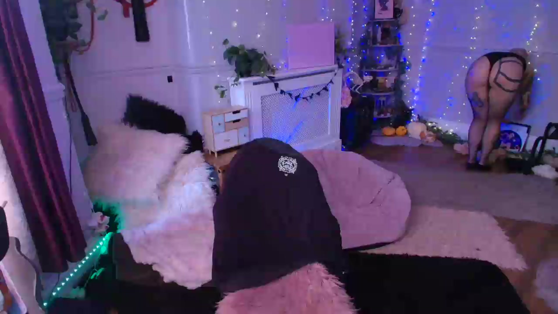 Gallery image thumbnail from LunaWolfie's myfreecams stream on, 06/05/2026, 12:51 image 7 of 20