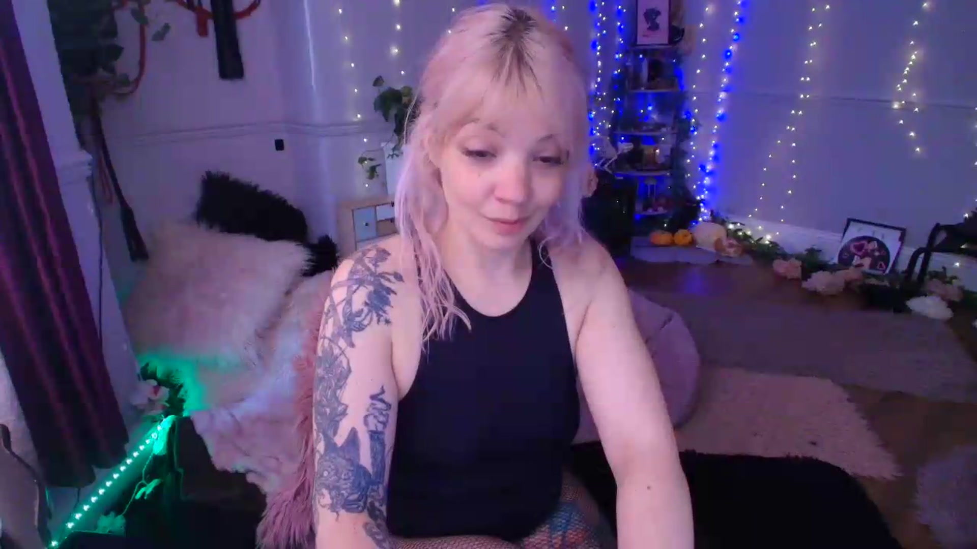 Gallery image thumbnail from LunaWolfie's myfreecams stream on, 06/05/2026, 15:51 image 4 of 20