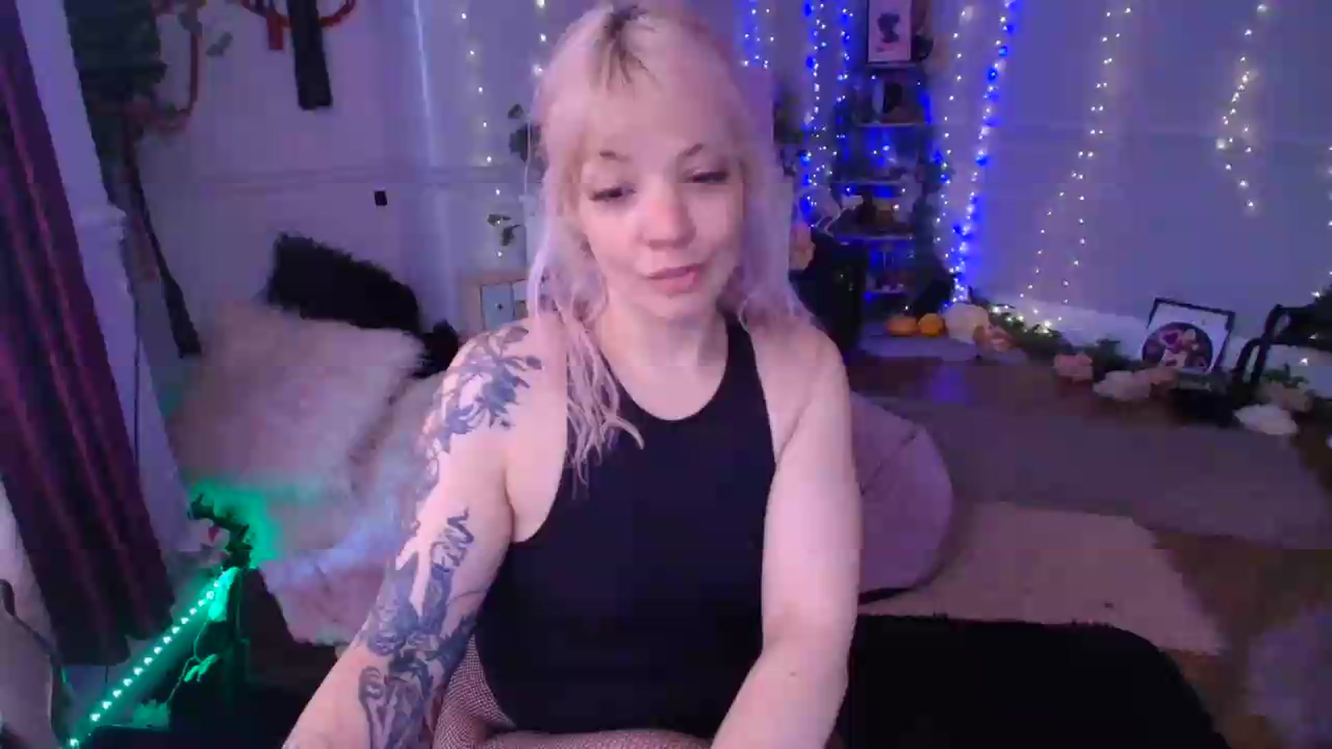 Gallery image thumbnail from LunaWolfie's myfreecams stream on, 06/05/2026, 15:51 image 1 of 20