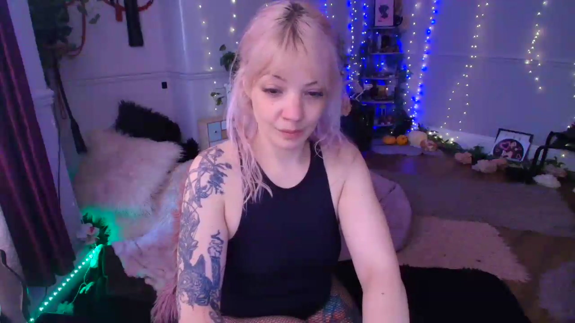 Gallery image thumbnail from LunaWolfie's myfreecams stream on, 06/05/2026, 15:51 image 3 of 20