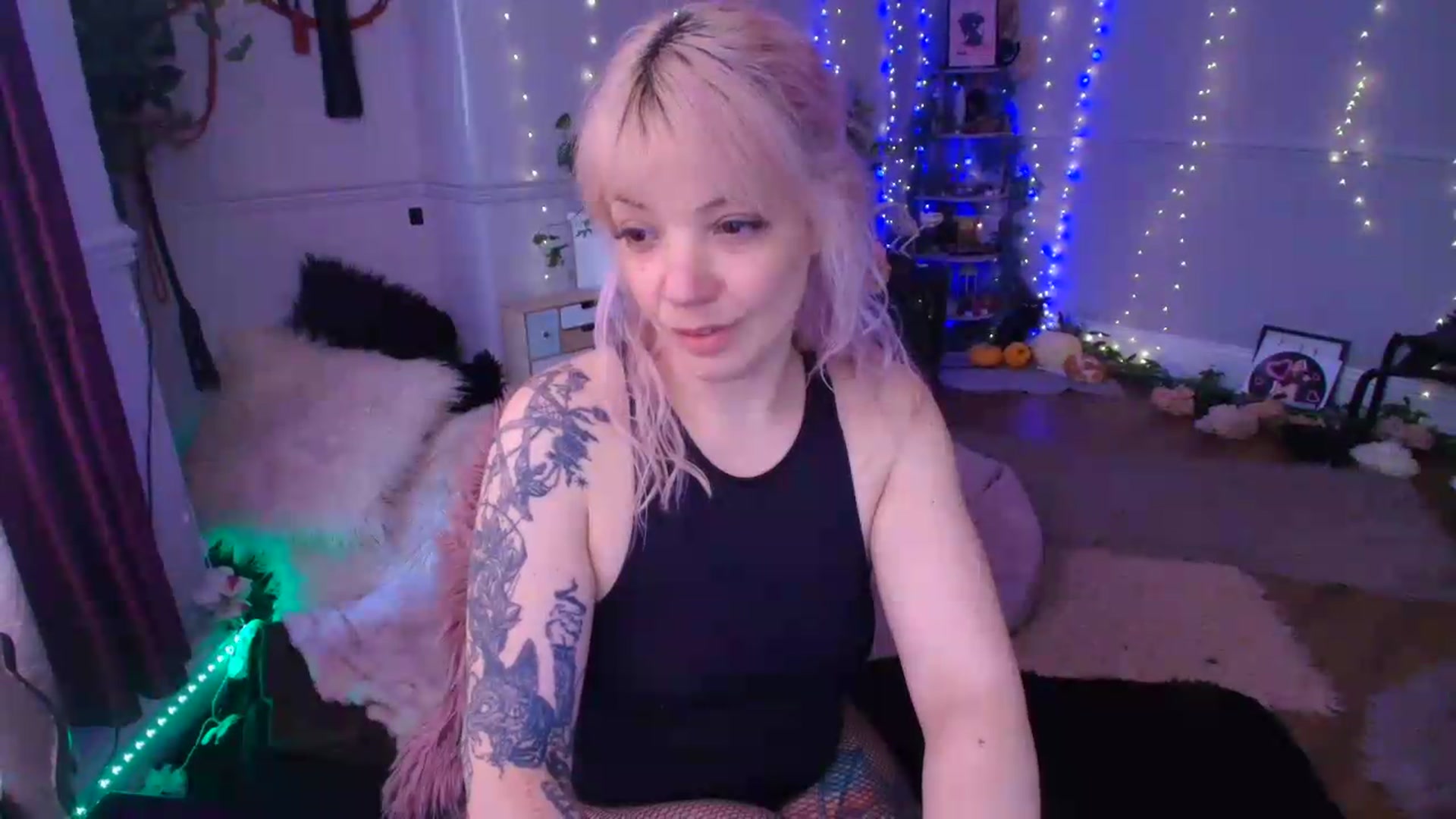 Gallery image thumbnail from LunaWolfie's myfreecams stream on, 06/05/2026, 15:51 image 2 of 20