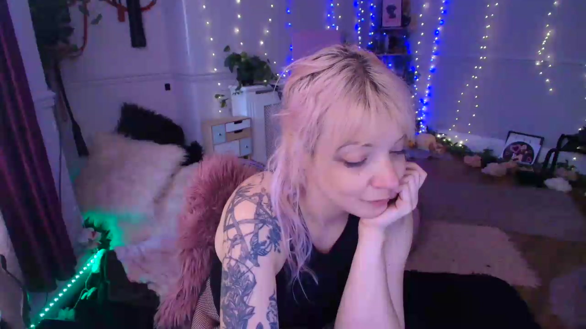 Gallery image thumbnail from LunaWolfie's myfreecams stream on, 06/05/2026, 15:51 image 6 of 20