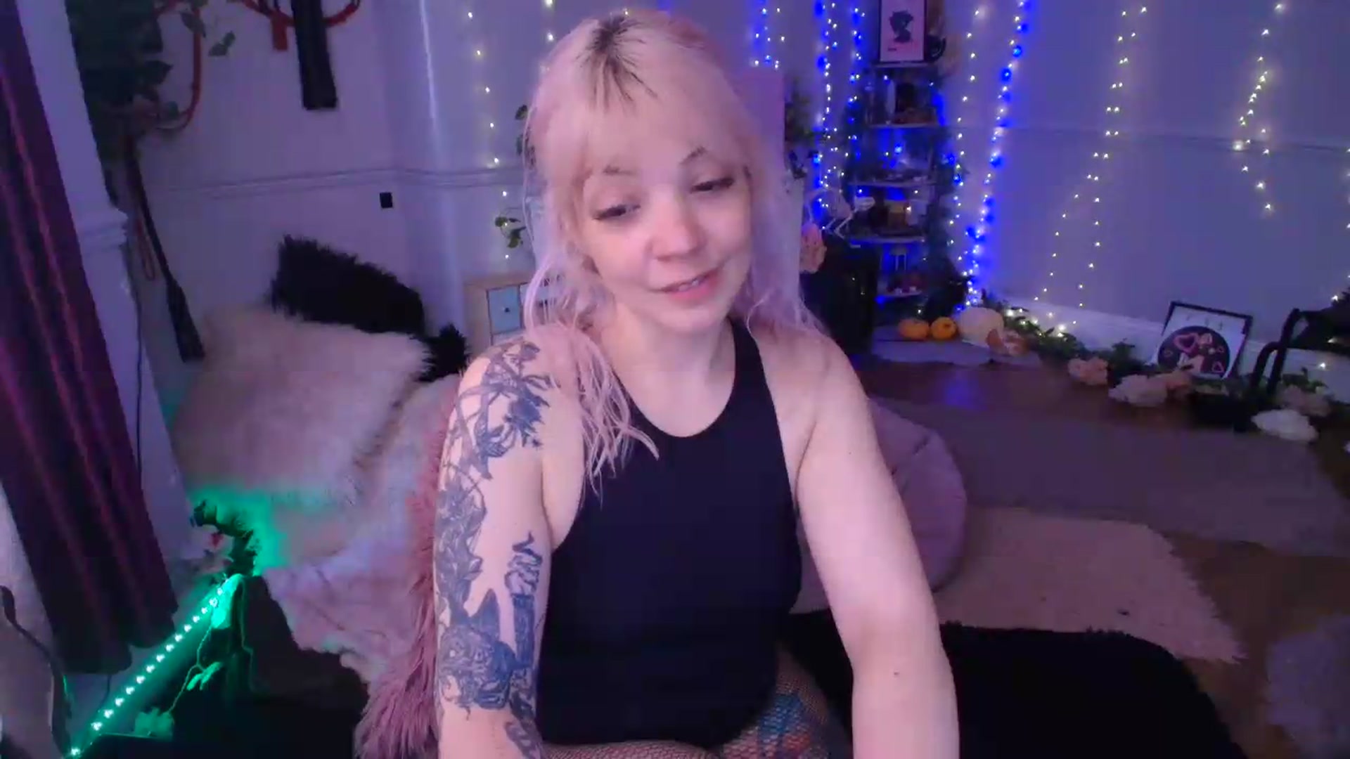 Gallery image thumbnail from LunaWolfie's myfreecams stream on, 06/05/2026, 15:51 image 5 of 20