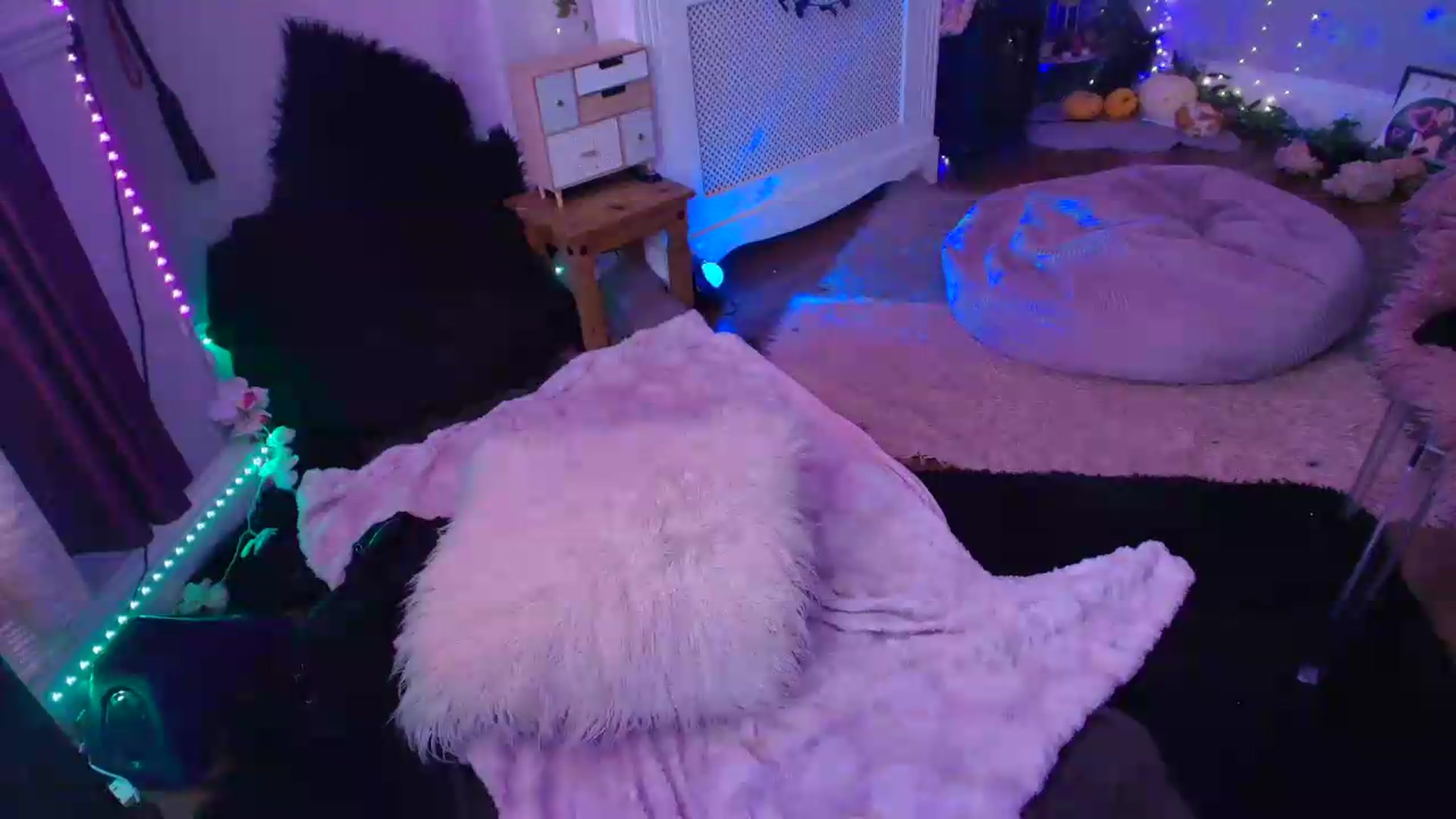 Gallery image thumbnail from LunaWolfie's myfreecams stream on, 06/06/2026, 17:12 image 14 of 20