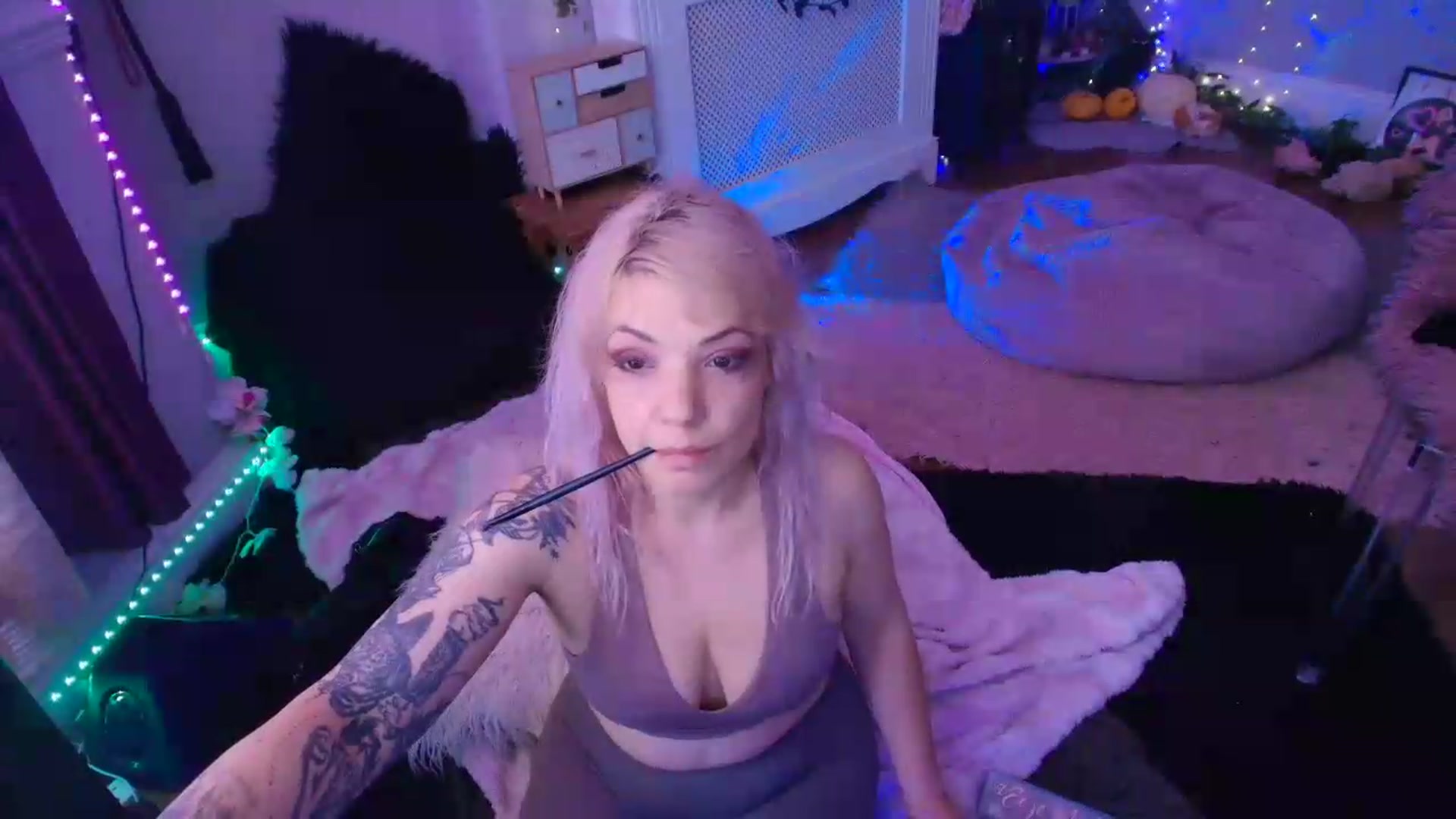 Gallery image thumbnail from LunaWolfie's myfreecams stream on, 06/06/2026, 17:12 image 10 of 20