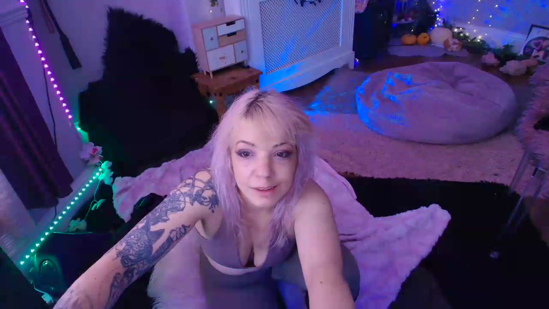 Gallery image thumbnail from LunaWolfie's myfreecams stream on, 06/06/2026, 17:12 image 17 of 20