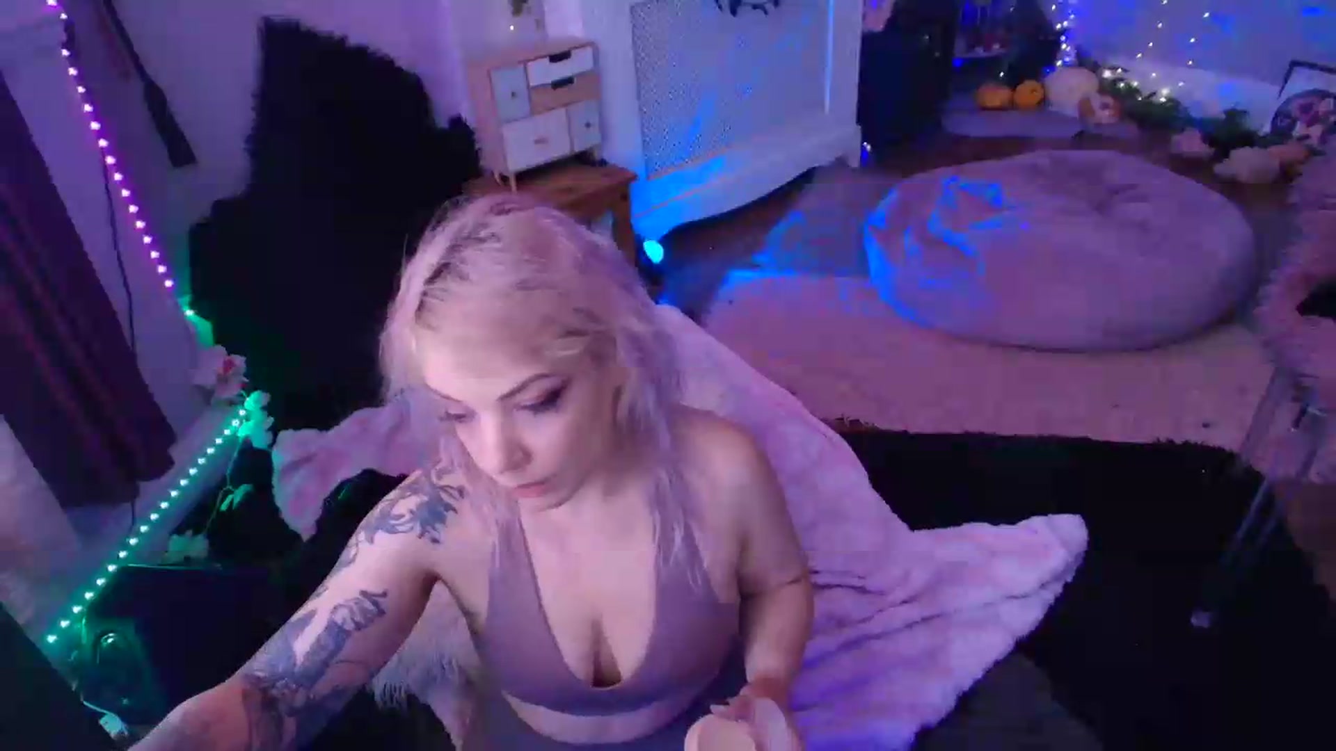 Gallery image thumbnail from LunaWolfie's myfreecams stream on, 06/06/2026, 17:12 image 13 of 20