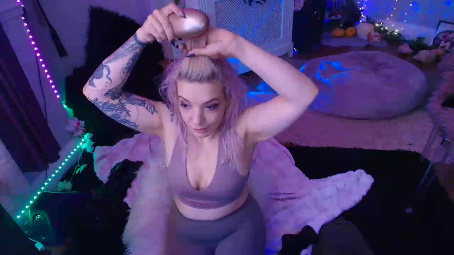 Gallery image thumbnail from LunaWolfie's myfreecams stream on, 06/06/2026, 17:12 image 19 of 20