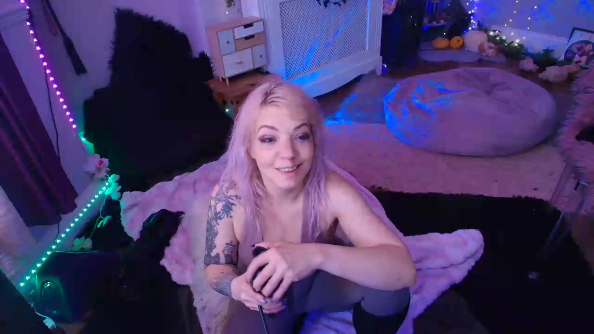 Gallery image thumbnail from LunaWolfie's myfreecams stream on, 06/06/2026, 17:12 image 4 of 20