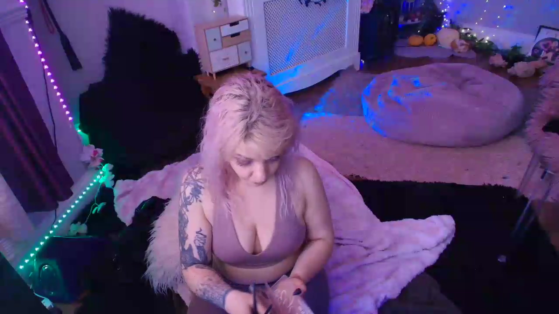 Gallery image thumbnail from LunaWolfie's myfreecams stream on, 06/06/2026, 17:12 image 11 of 20