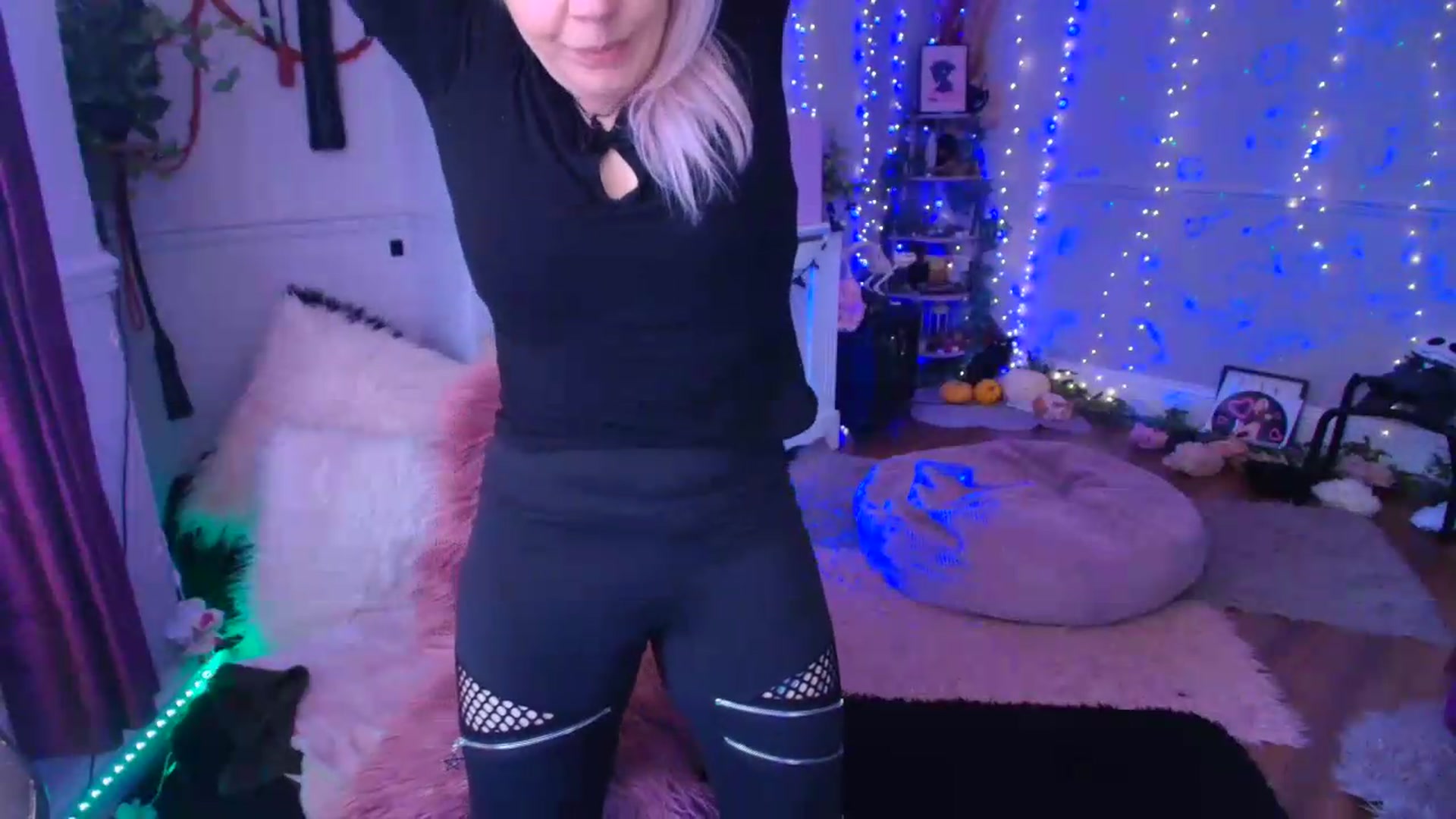 Gallery image thumbnail from LunaWolfie's myfreecams stream on, 06/08/2026, 12:59 image 15 of 20