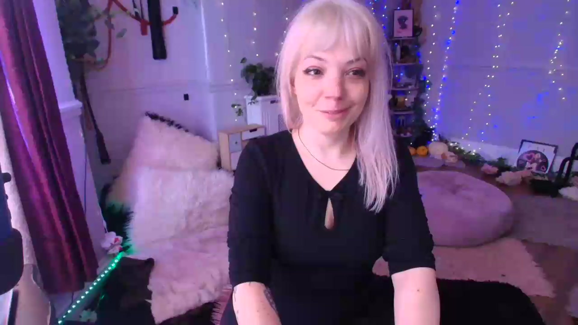Gallery image thumbnail from LunaWolfie's myfreecams stream on, 06/08/2026, 12:59 image 2 of 20