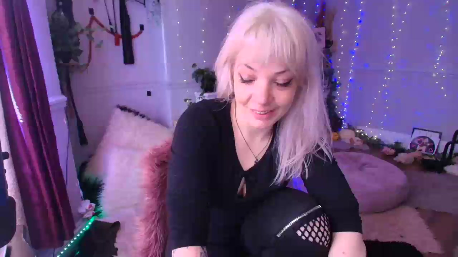 Gallery image thumbnail from LunaWolfie's myfreecams stream on, 06/08/2026, 12:59 image 1 of 20