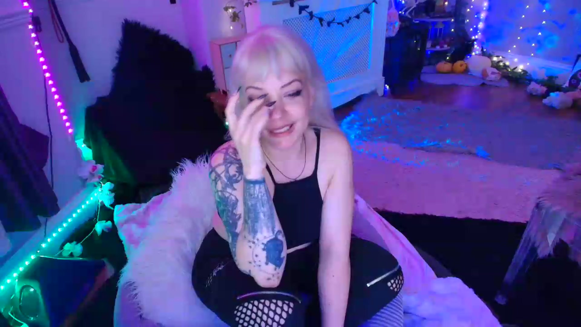 Gallery image thumbnail from LunaWolfie's myfreecams stream on, 06/08/2026, 22:05 image 9 of 20