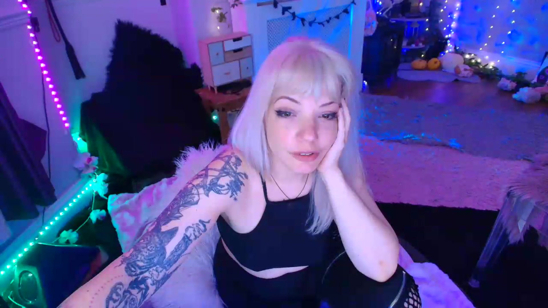 Gallery image thumbnail from LunaWolfie's myfreecams stream on, 06/08/2026, 22:05 image 12 of 20