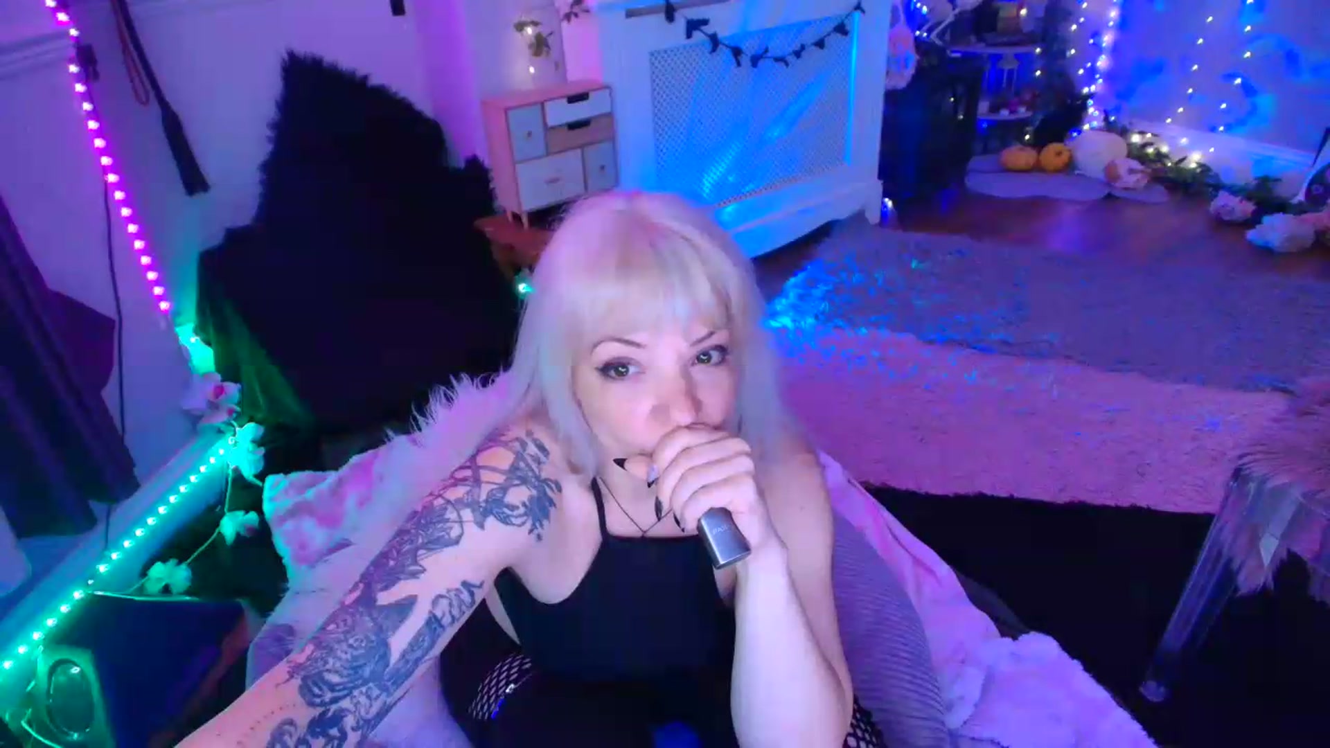 Gallery image thumbnail from LunaWolfie's myfreecams stream on, 06/08/2026, 22:05 image 20 of 20