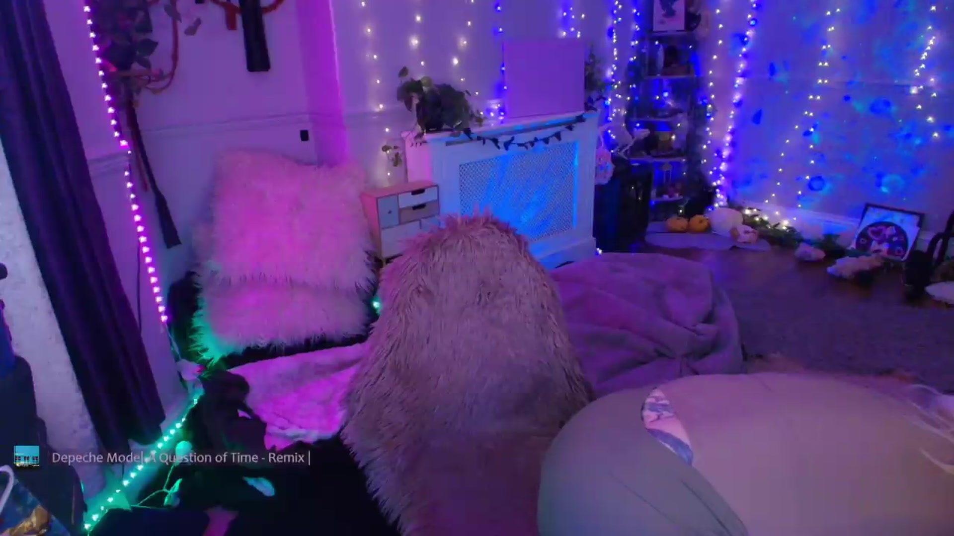 Gallery image thumbnail from LunaWolfie's myfreecams stream on, 06/09/2026, 23:02 image 10 of 20