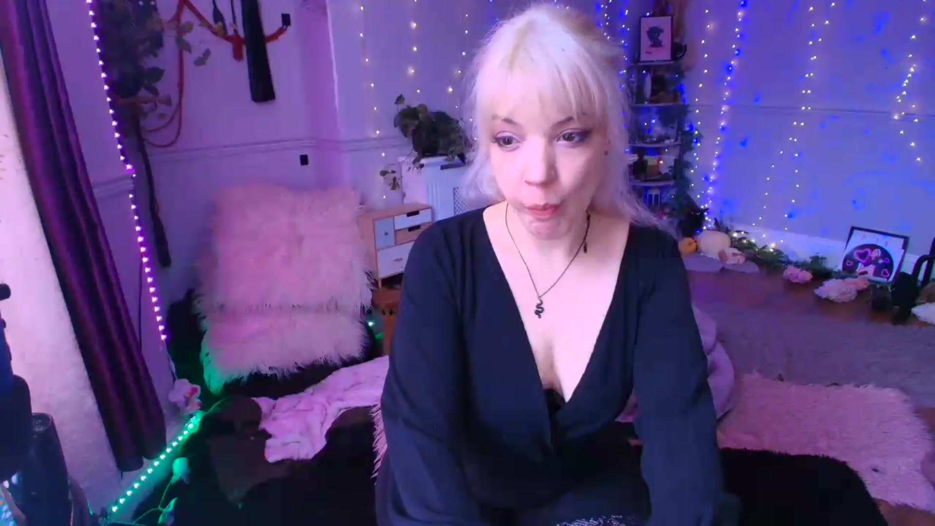 Gallery image thumbnail from LunaWolfie's myfreecams stream on, 06/11/2026, 13:07 image 5 of 20