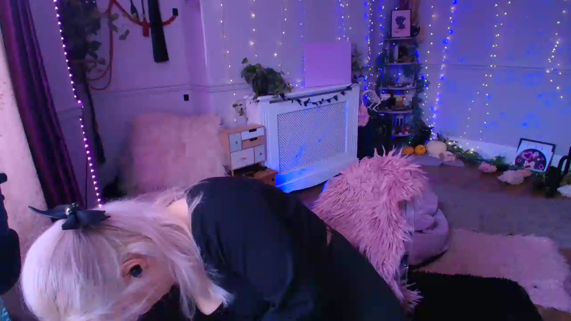Gallery image thumbnail from LunaWolfie's myfreecams stream on, 06/11/2026, 13:07 image 12 of 20