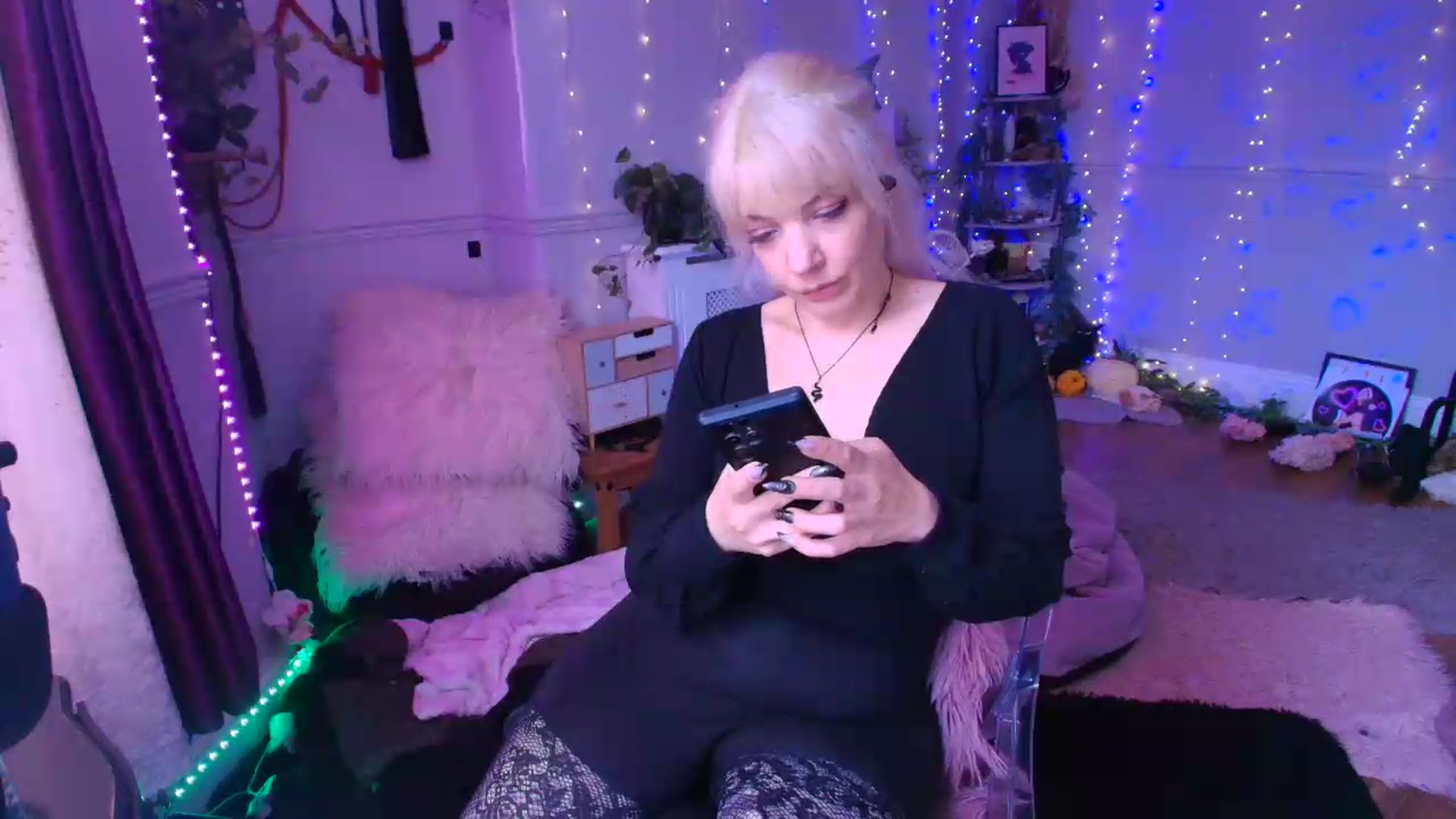 Gallery image thumbnail from LunaWolfie's myfreecams stream on, 06/11/2026, 13:07 image 8 of 20