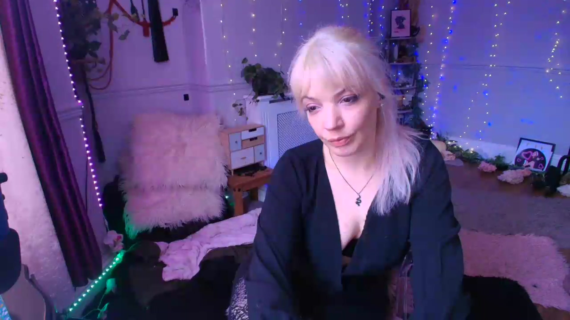 Gallery image thumbnail from LunaWolfie's myfreecams stream on, 06/11/2026, 13:07 image 19 of 20