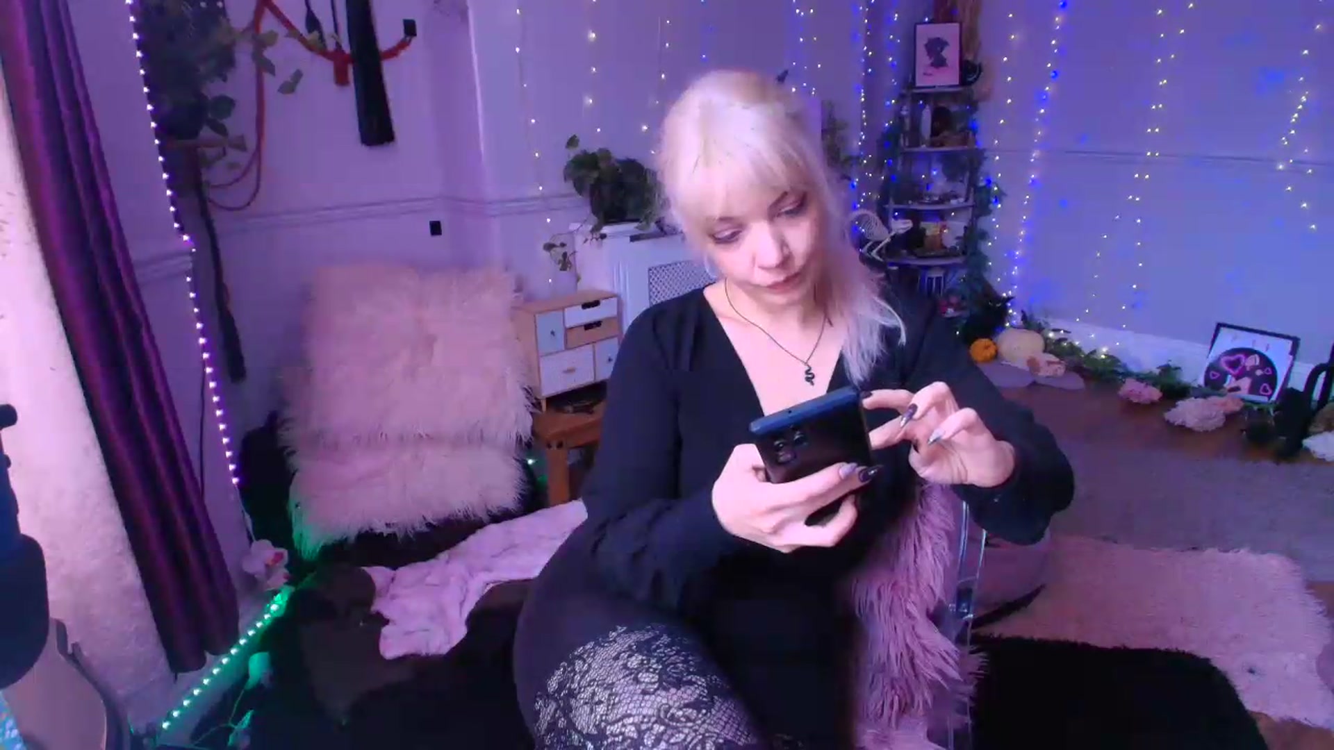 Gallery image thumbnail from LunaWolfie's myfreecams stream on, 06/11/2026, 13:07 image 15 of 20