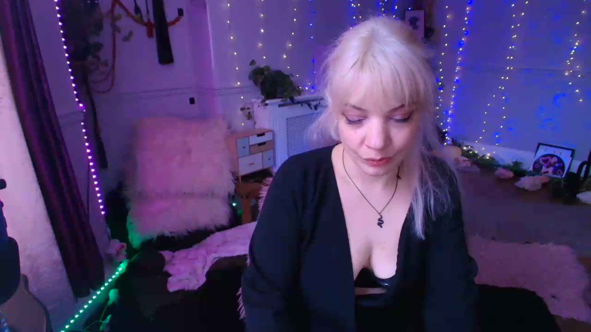 Gallery image thumbnail from LunaWolfie's myfreecams stream on, 06/11/2026, 13:07 image 4 of 20
